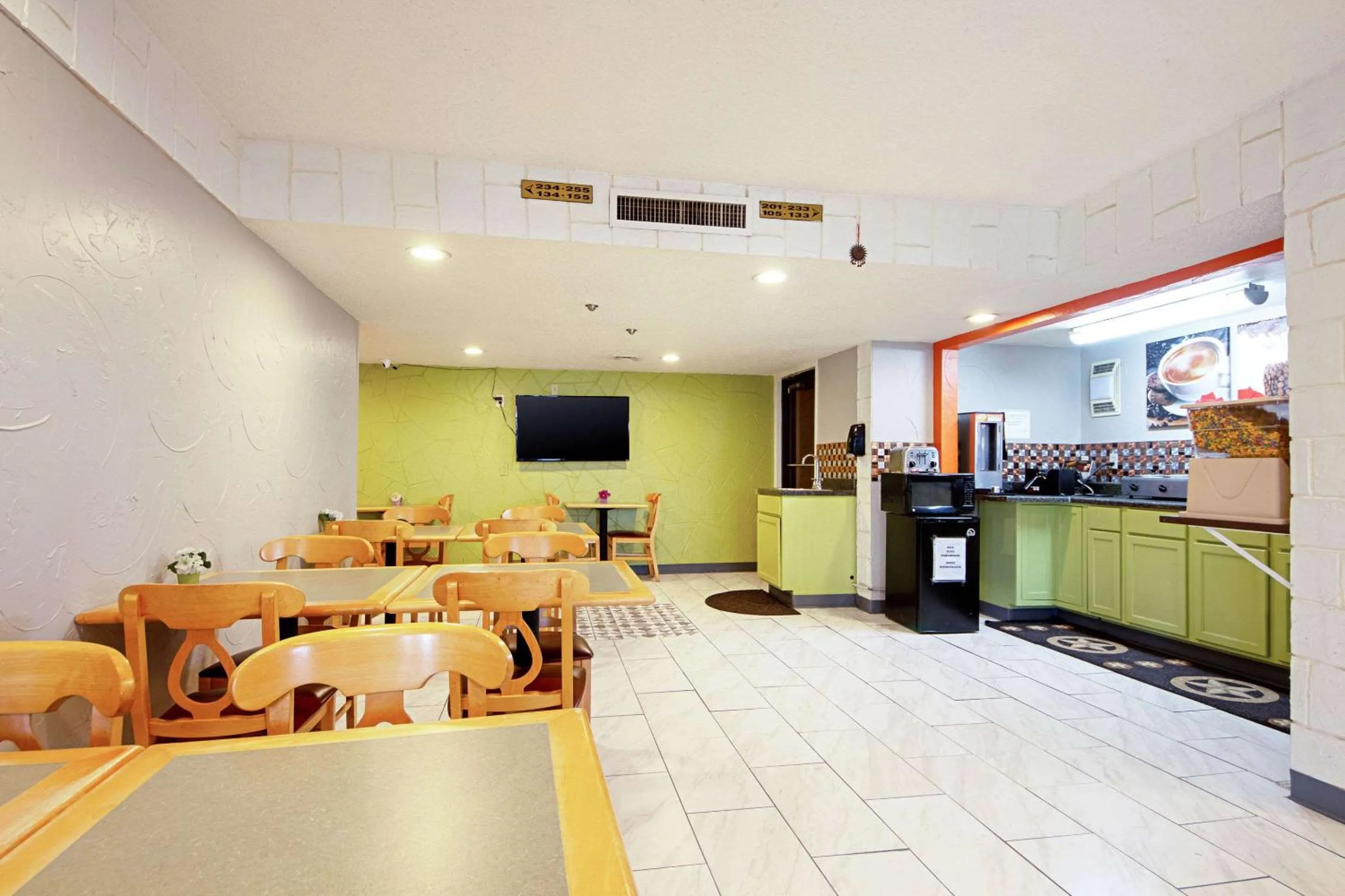 Restaurant/places to eat in Economy Inn & Suites