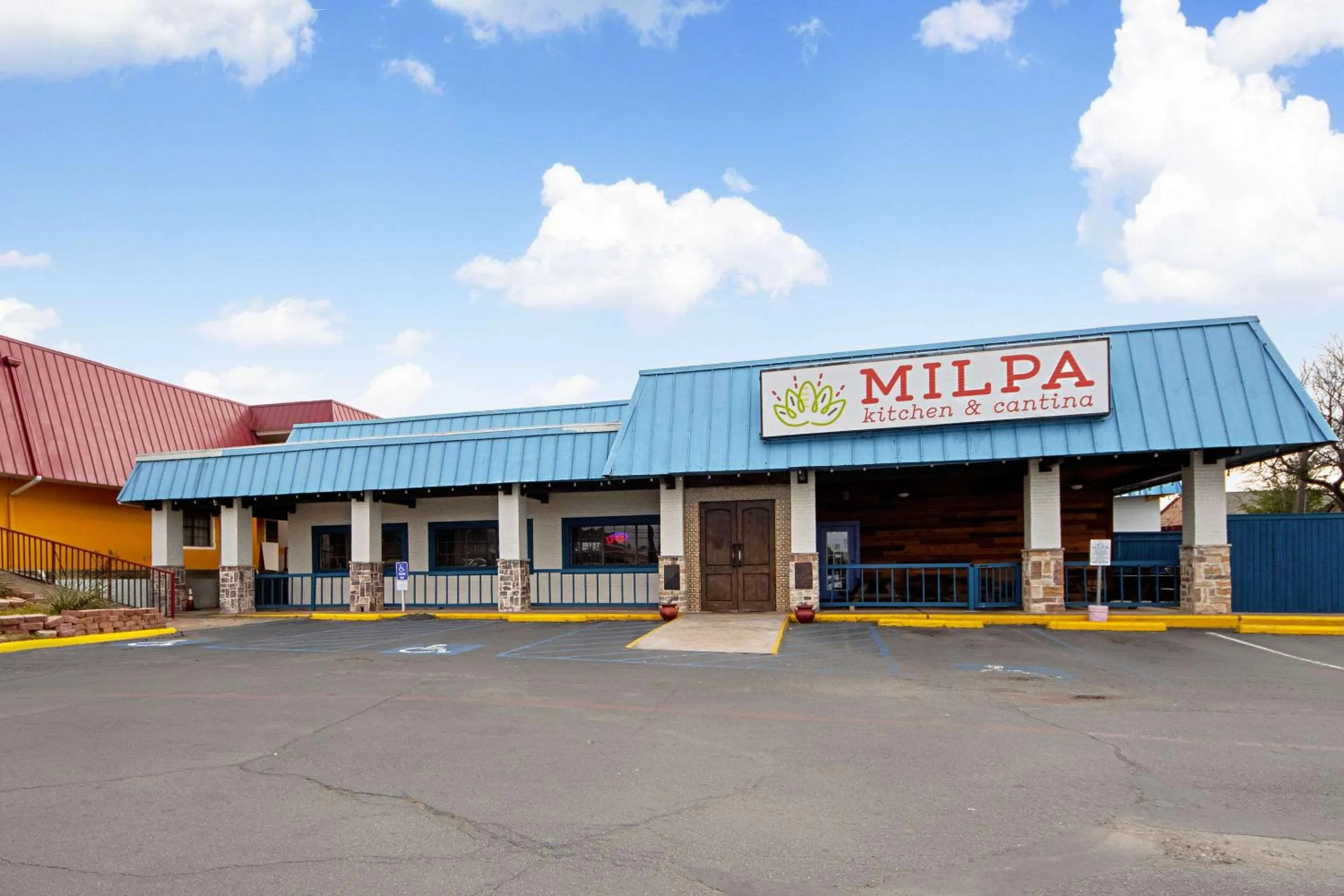 Restaurant/places to eat in Economy Inn & Suites