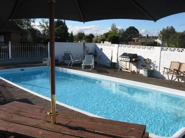 Day in Ace High Motor Inn