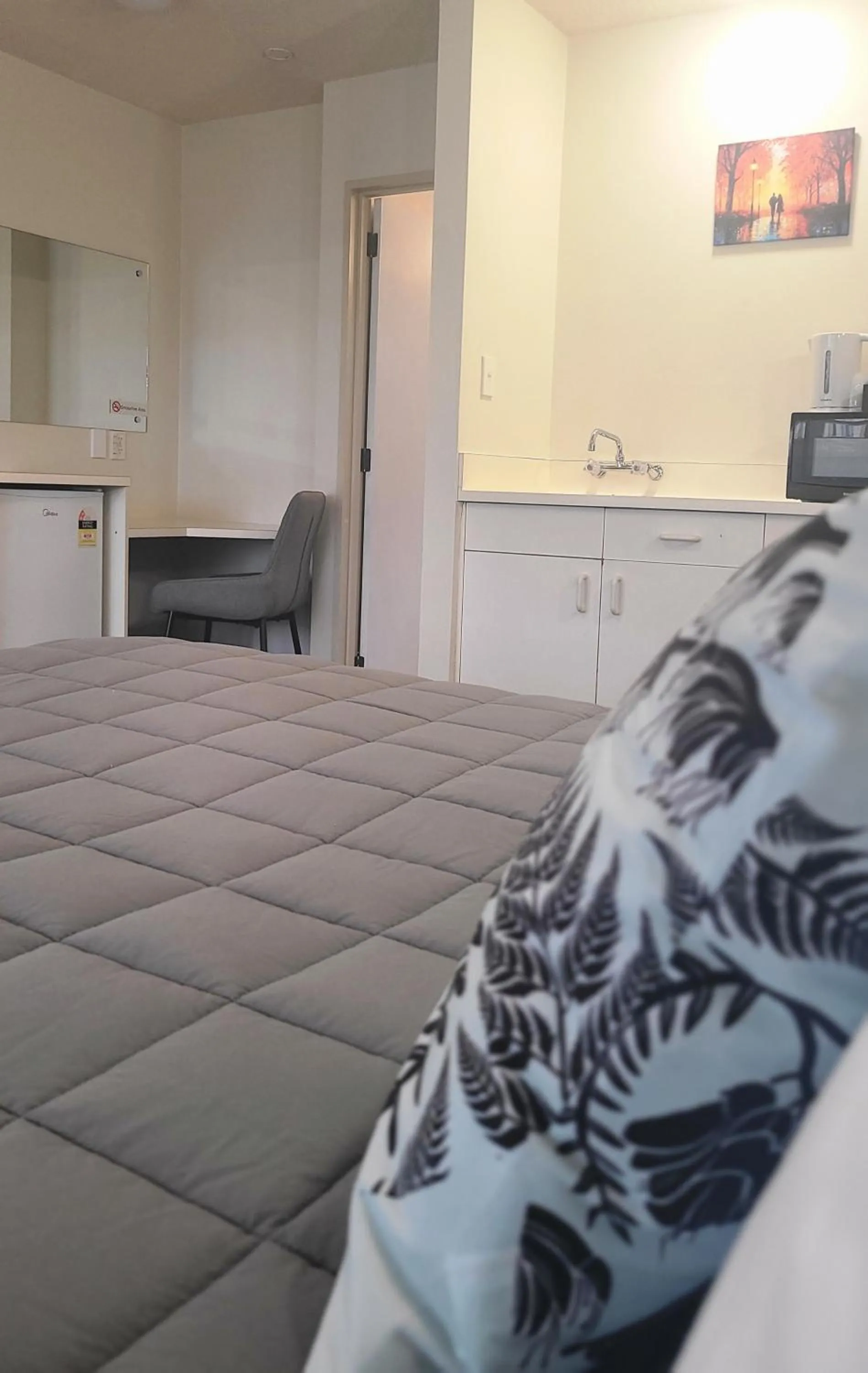 Bedroom in BK's Fountain Court Motel