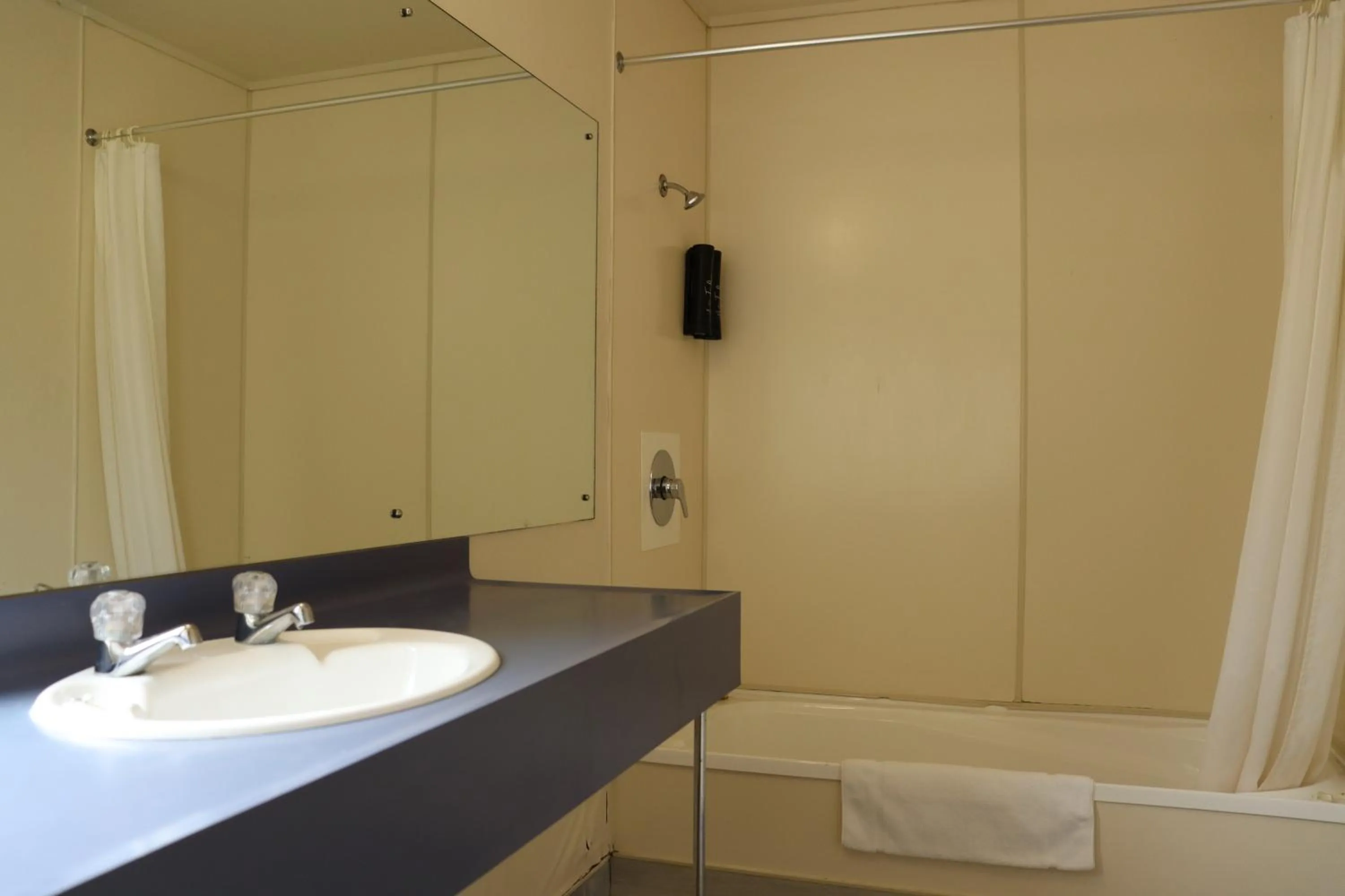 Bathroom in BK's Fountain Court Motel