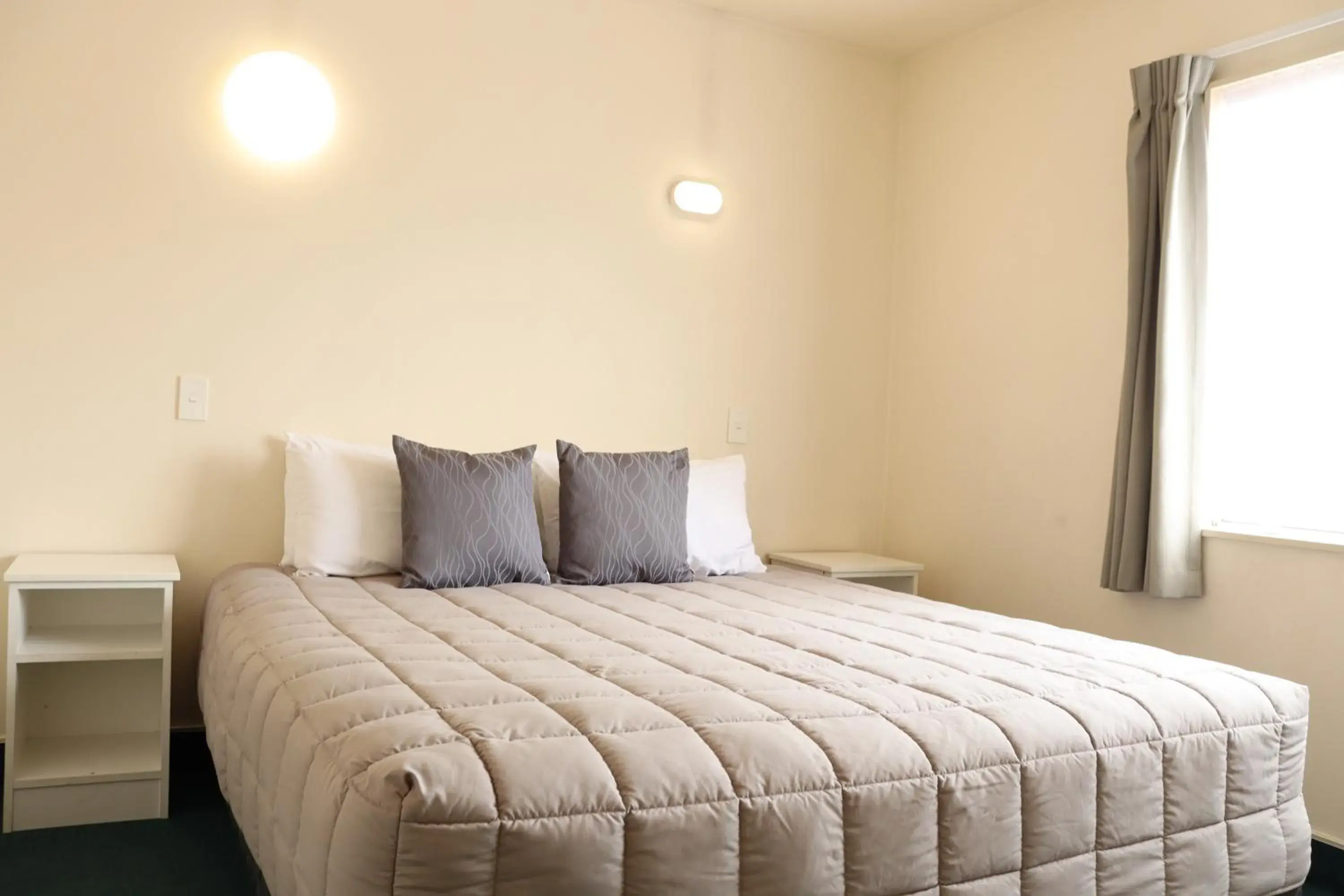 One-Bedroom Apartment in BK's Fountain Court Motel One-Bedroom Apartment in BK's Fountain Court Motel