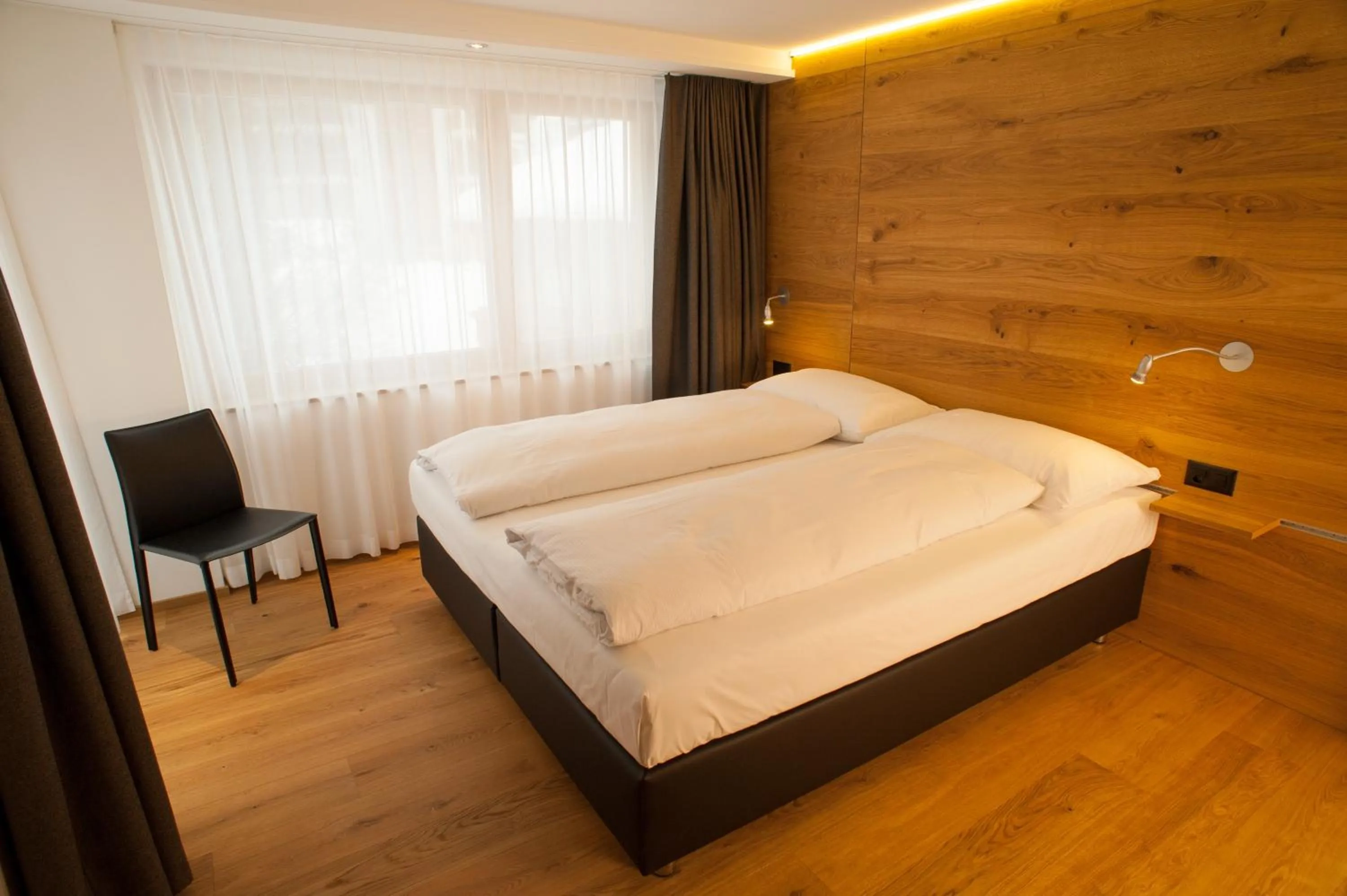 Bedroom, Bed in Elite Alpine Lodge - Apart & Breakfast