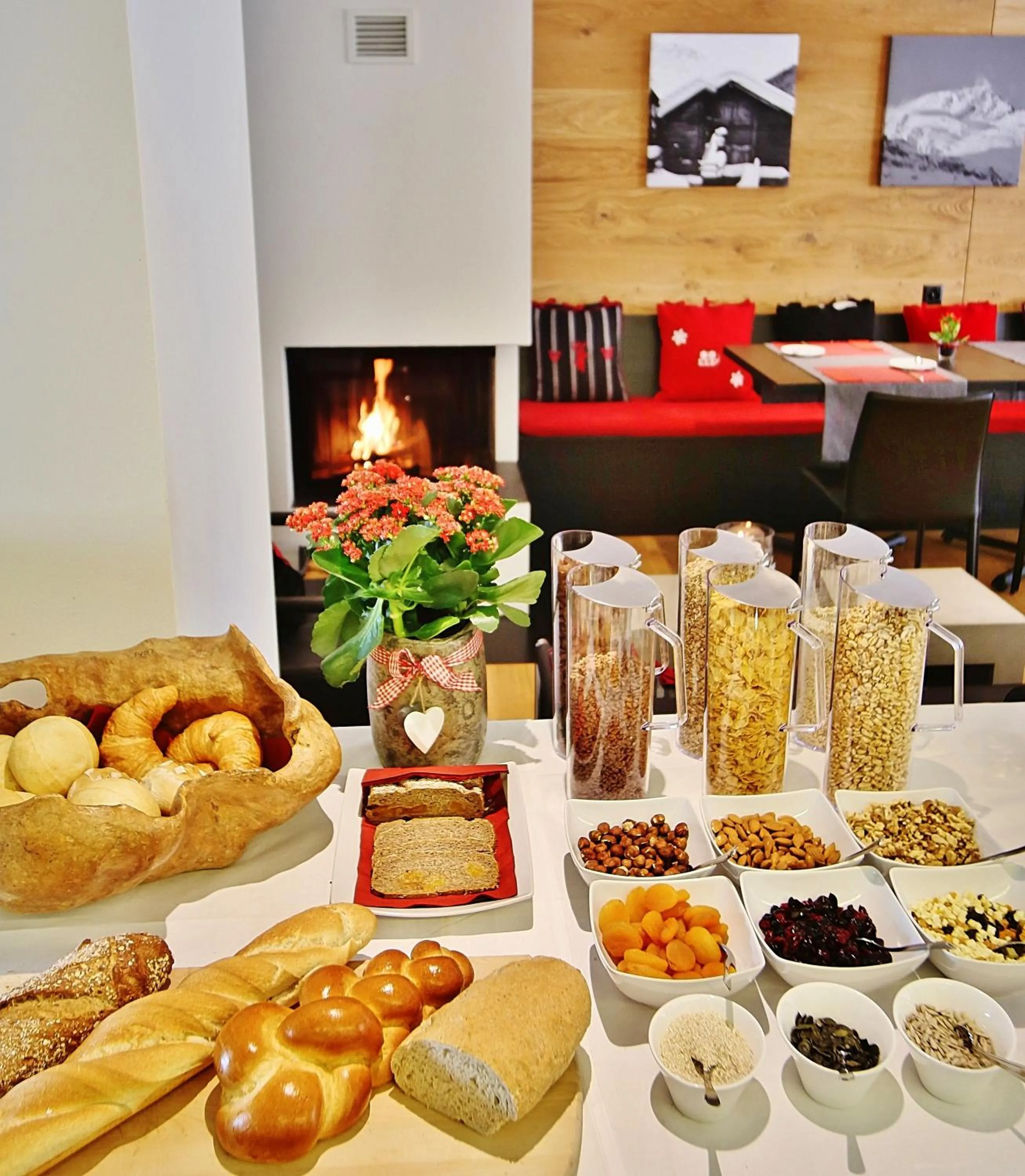 Buffet breakfast in Elite Alpine Lodge - Apart & Breakfast
