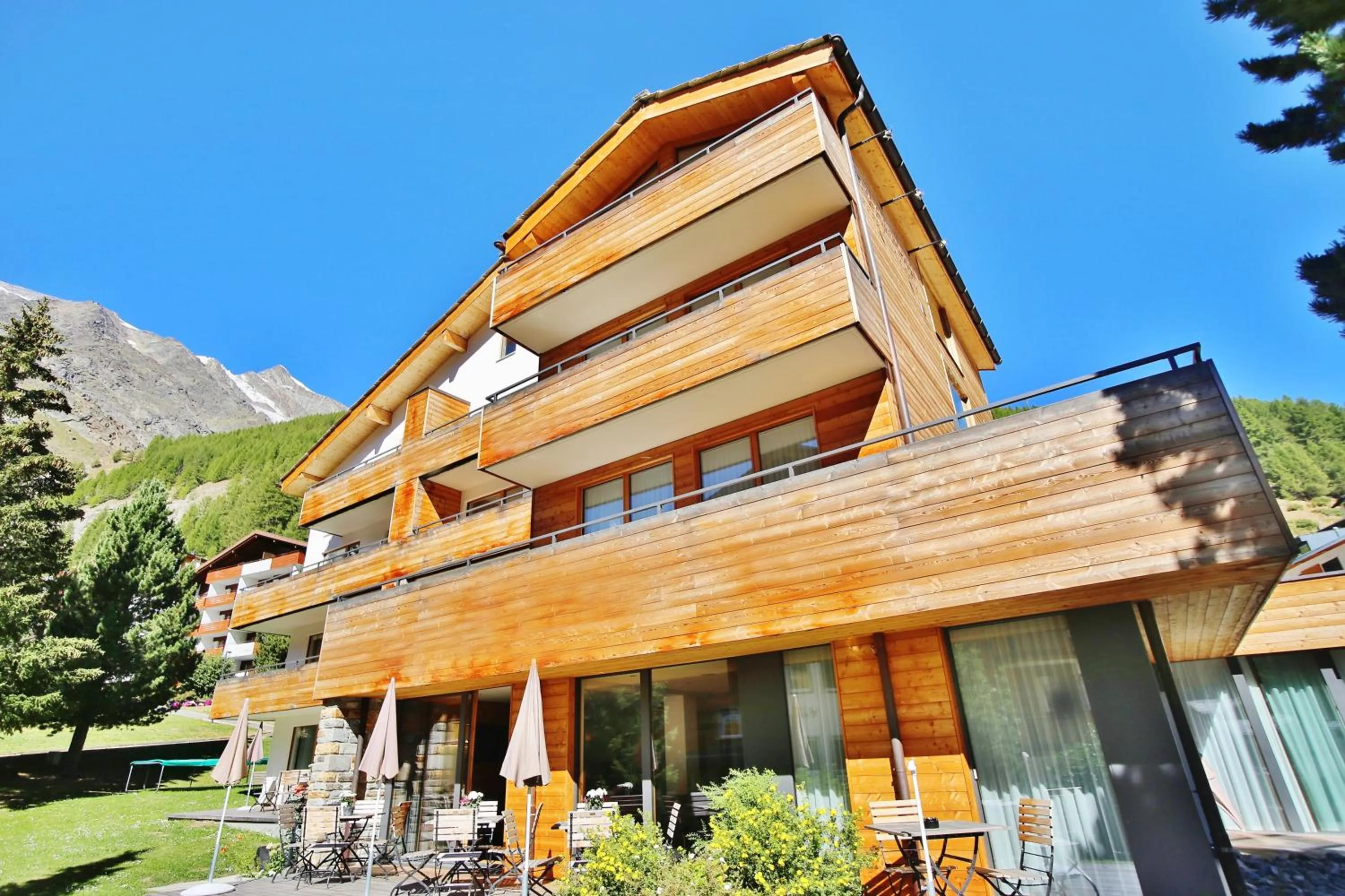 Property building in Elite Alpine Lodge - Apart & Breakfast