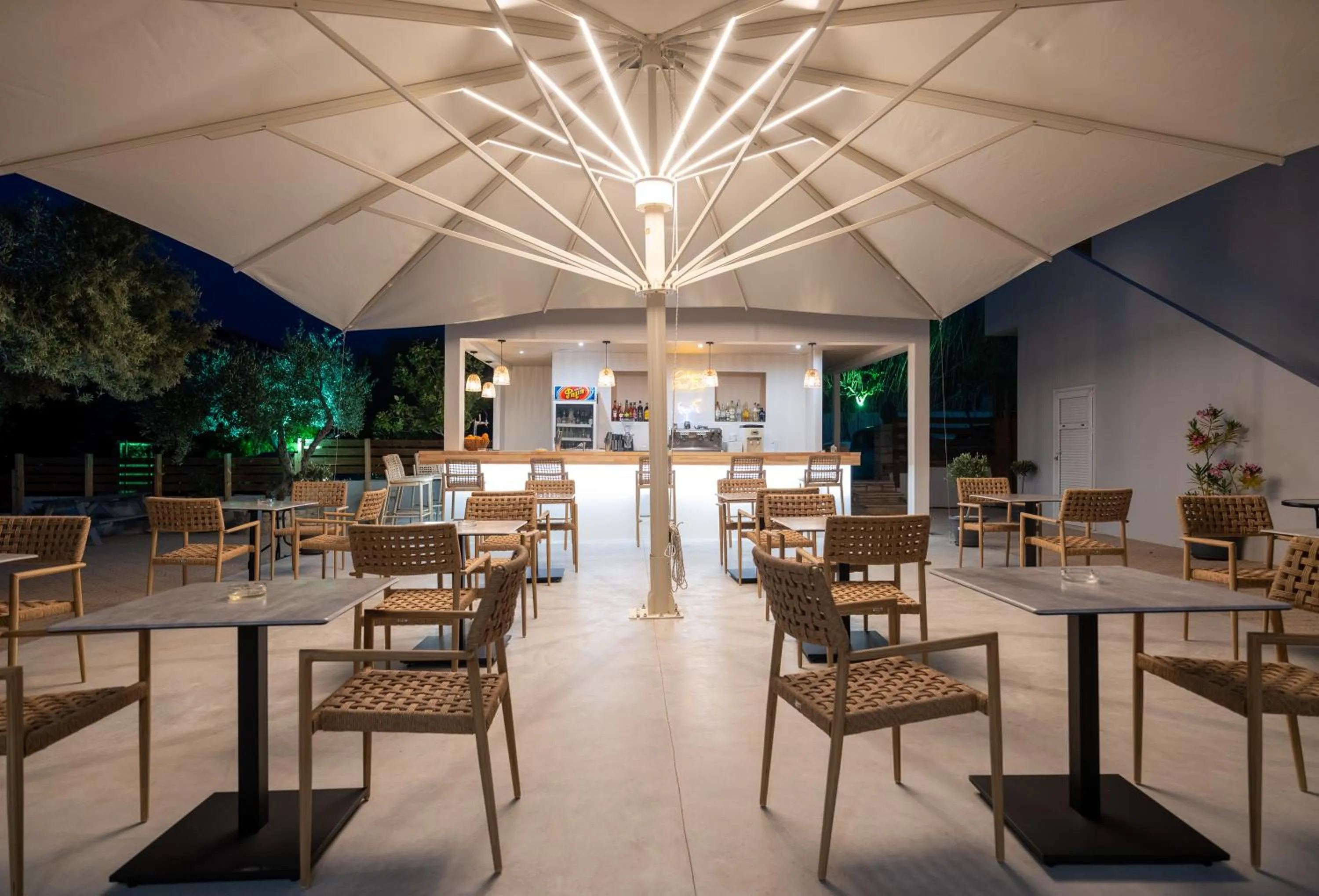 Restaurant/places to eat in Calypso Hotel