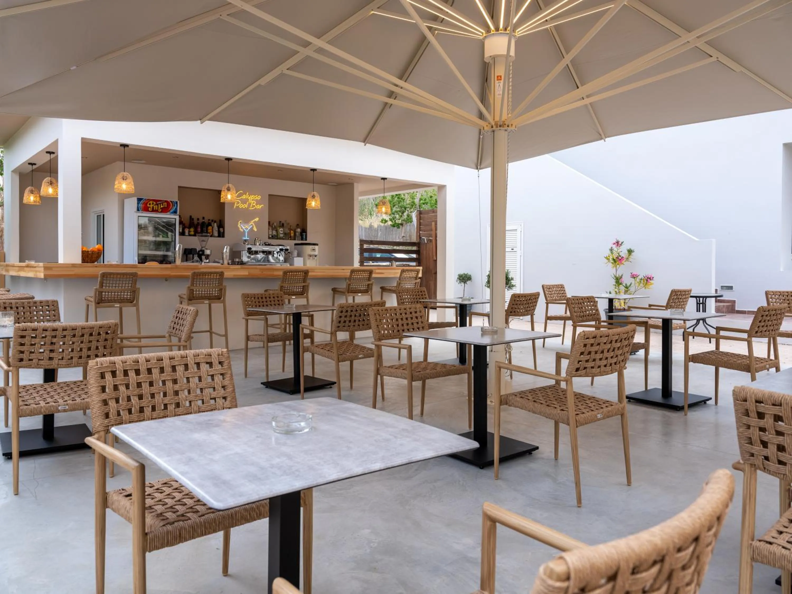 Restaurant/places to eat in Calypso Hotel