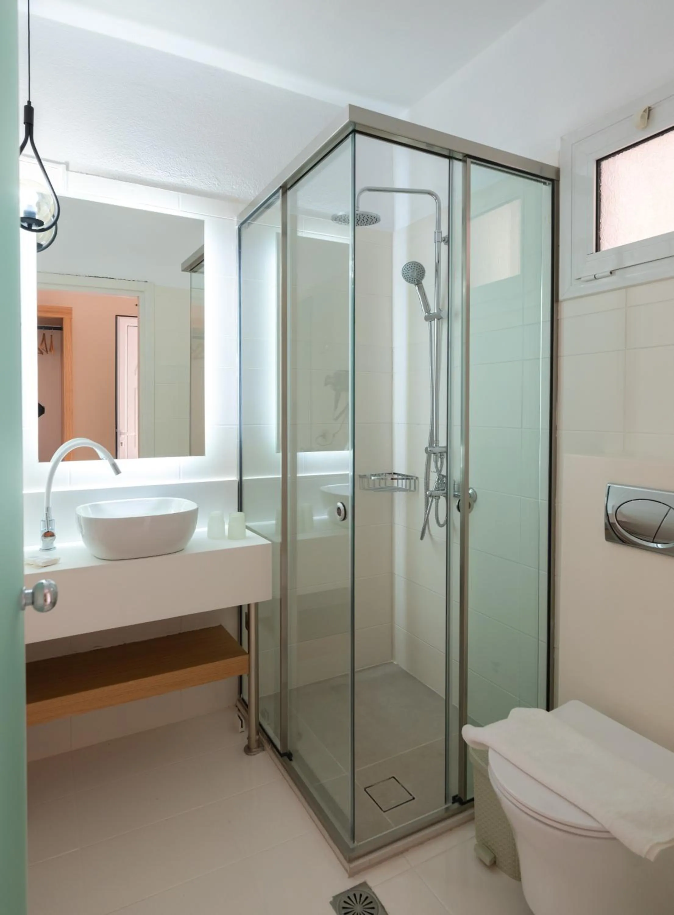 Toilet in Calypso Hotel