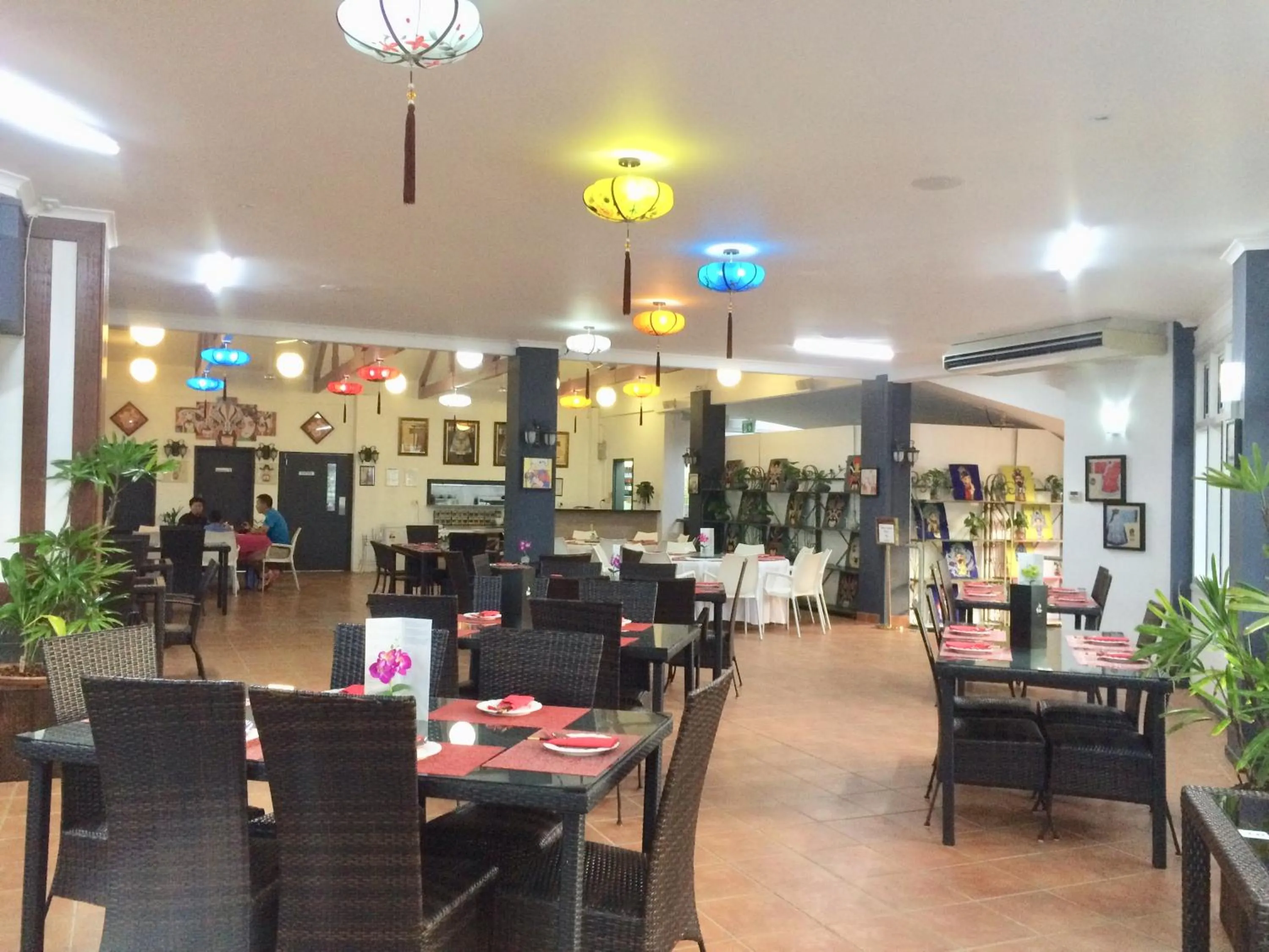 Restaurant/places to eat in South Cairns Resort