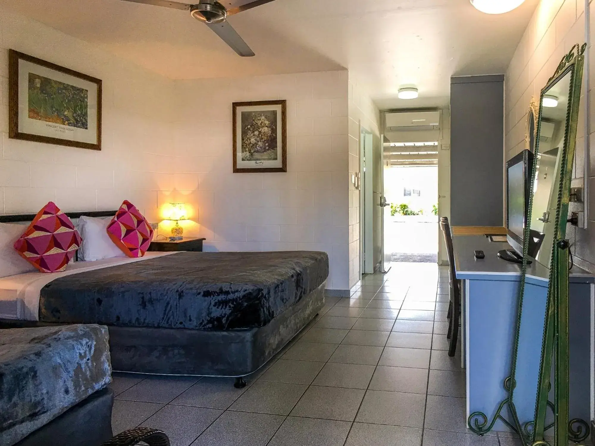 Photo of the whole room in South Cairns Resort Photo of the whole room in South Cairns Resort