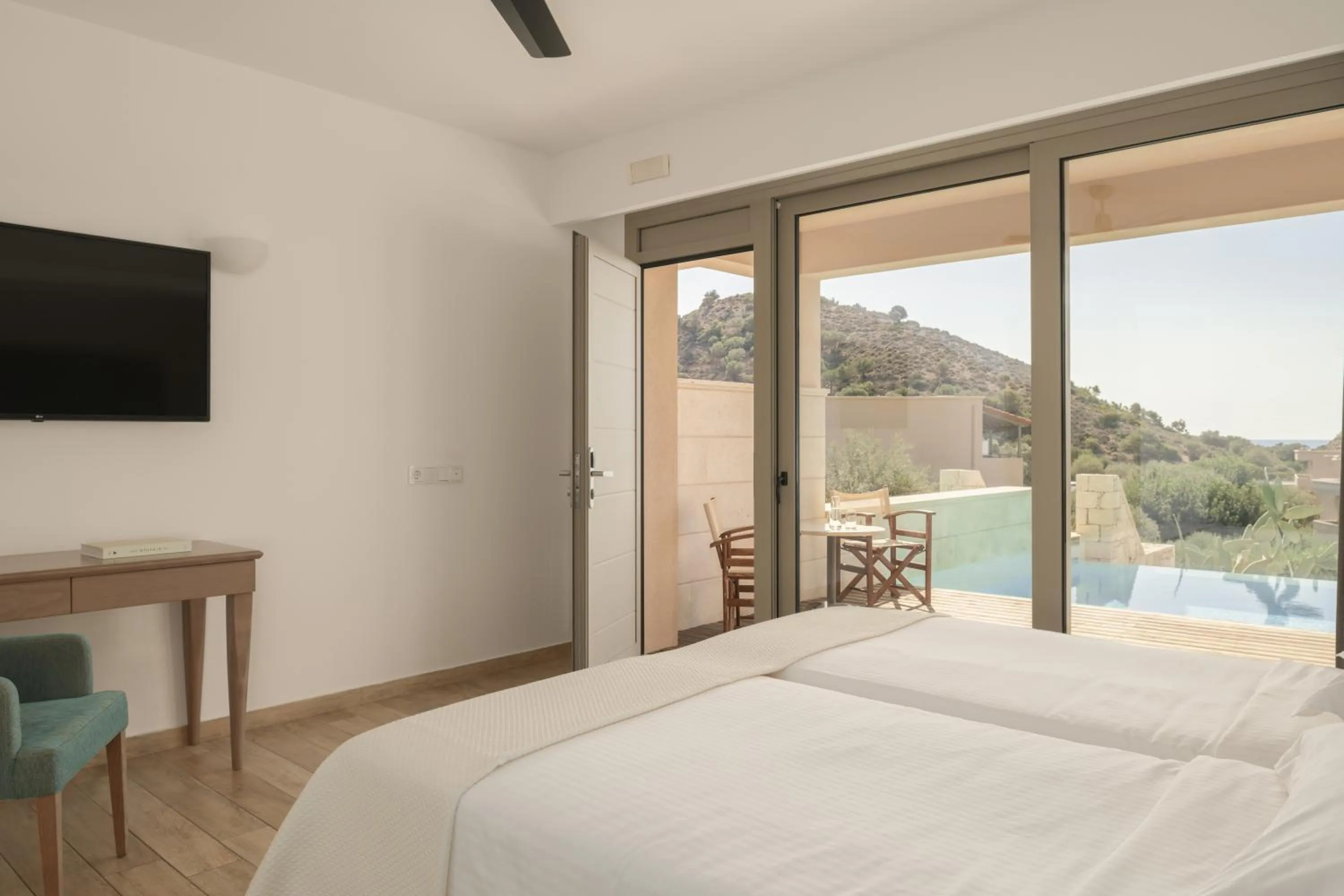 hair dresser, Bed in Paralos Irini Mare