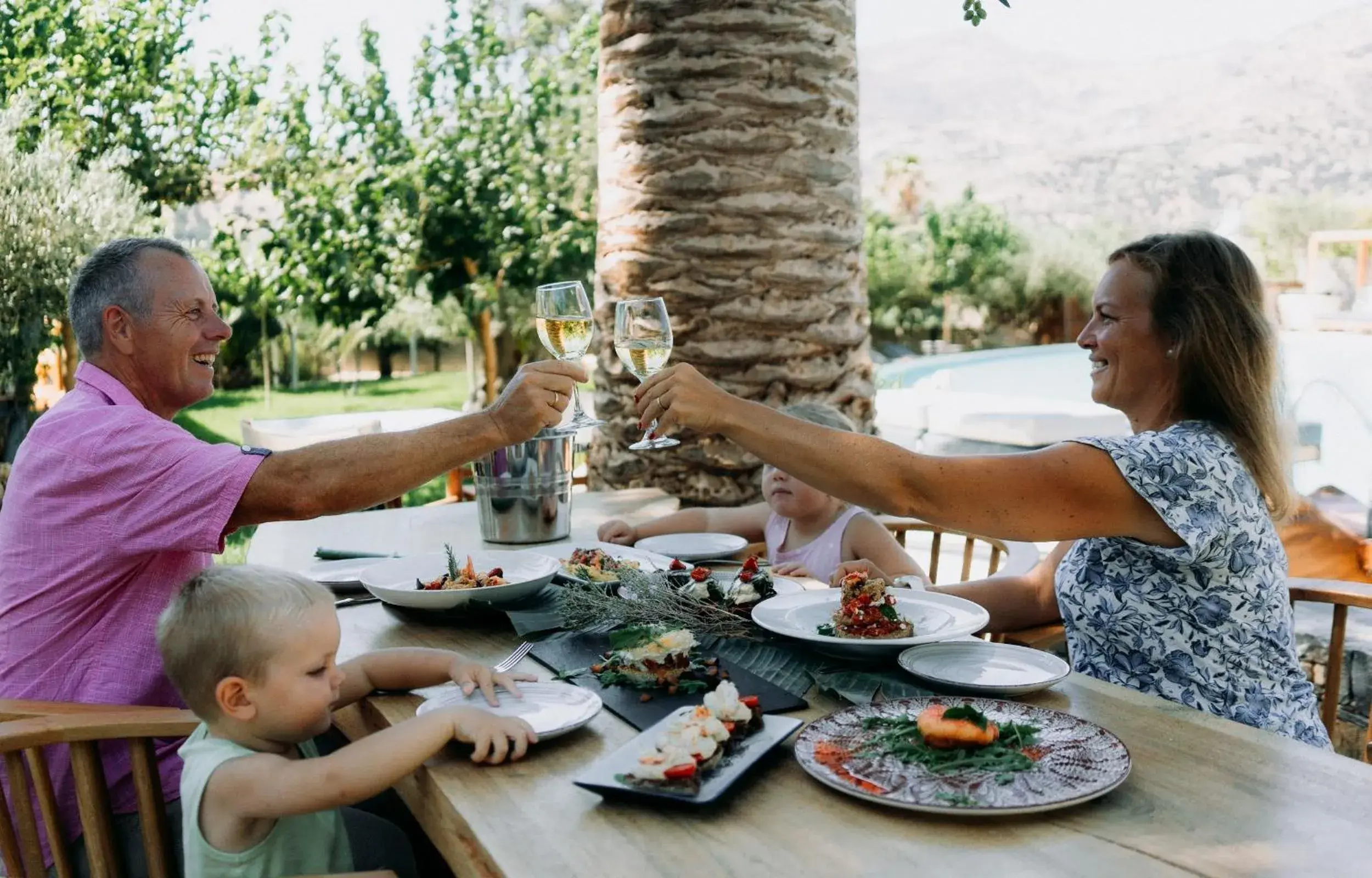 Food and drinks in Paralos Irini Mare Food and drinks in Paralos Irini Mare