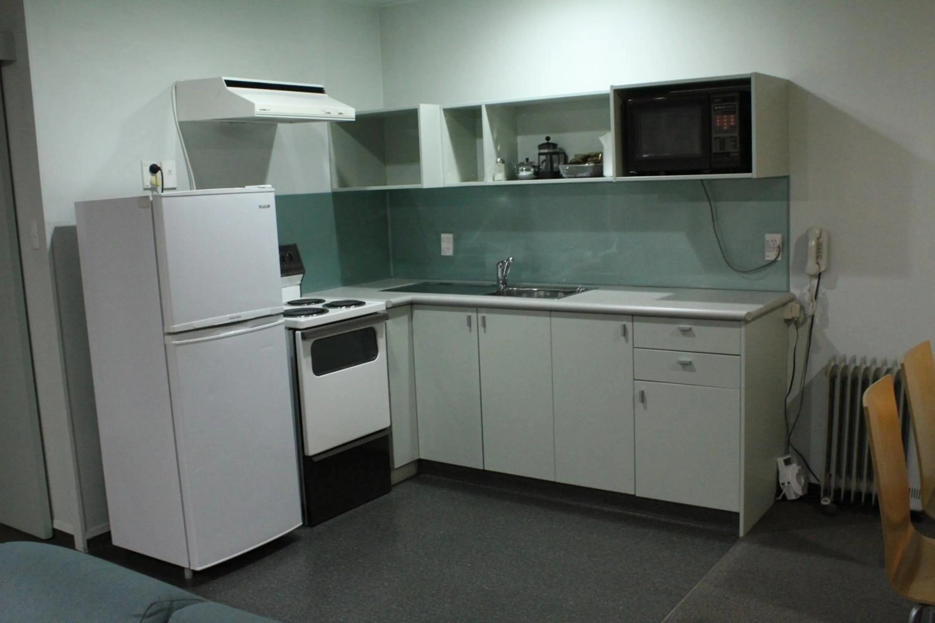 Coffee/tea facilities in Edgewater Motor Lodge