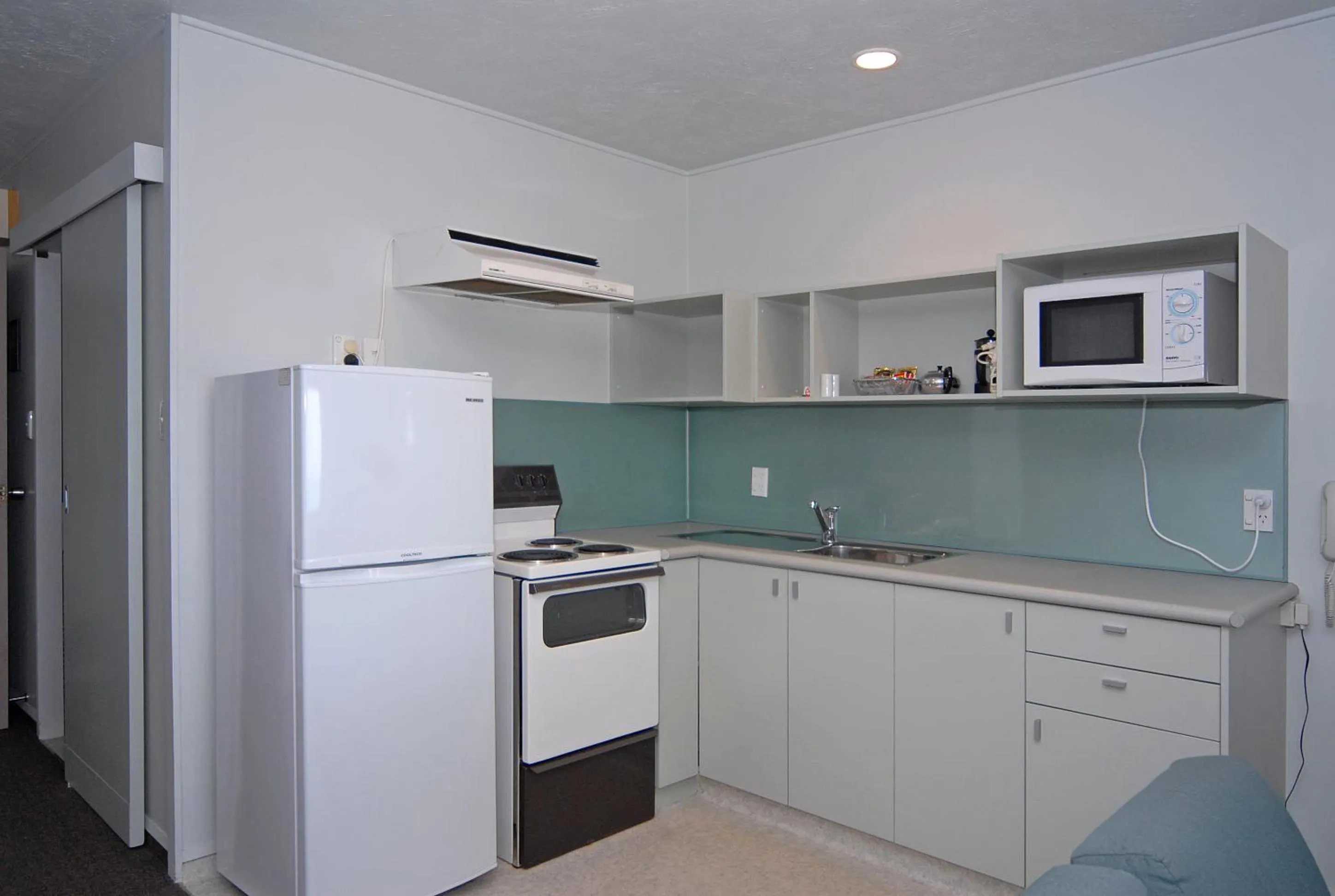 Coffee/tea facilities in Edgewater Motor Lodge