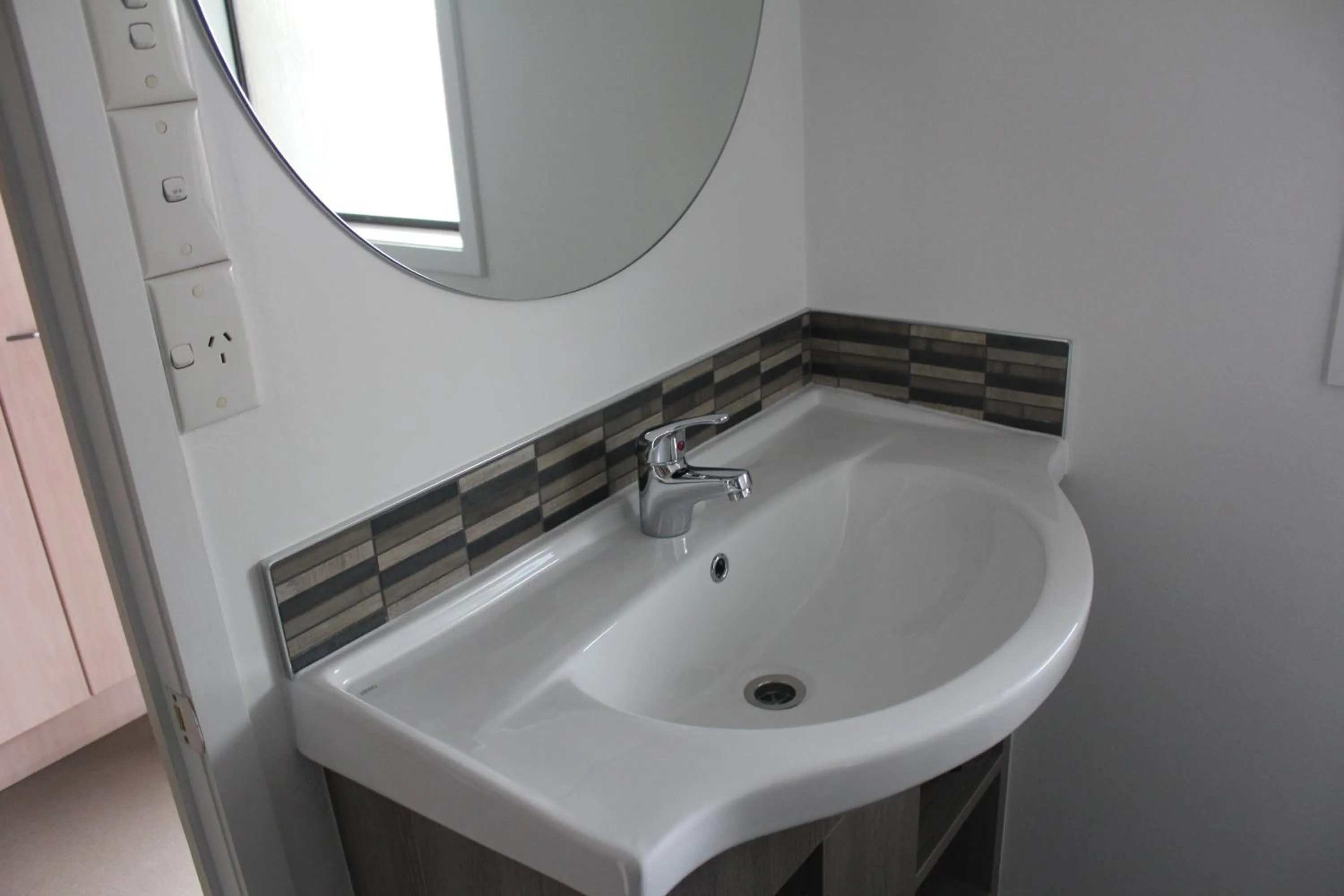 Bathroom in Edgewater Motor Lodge