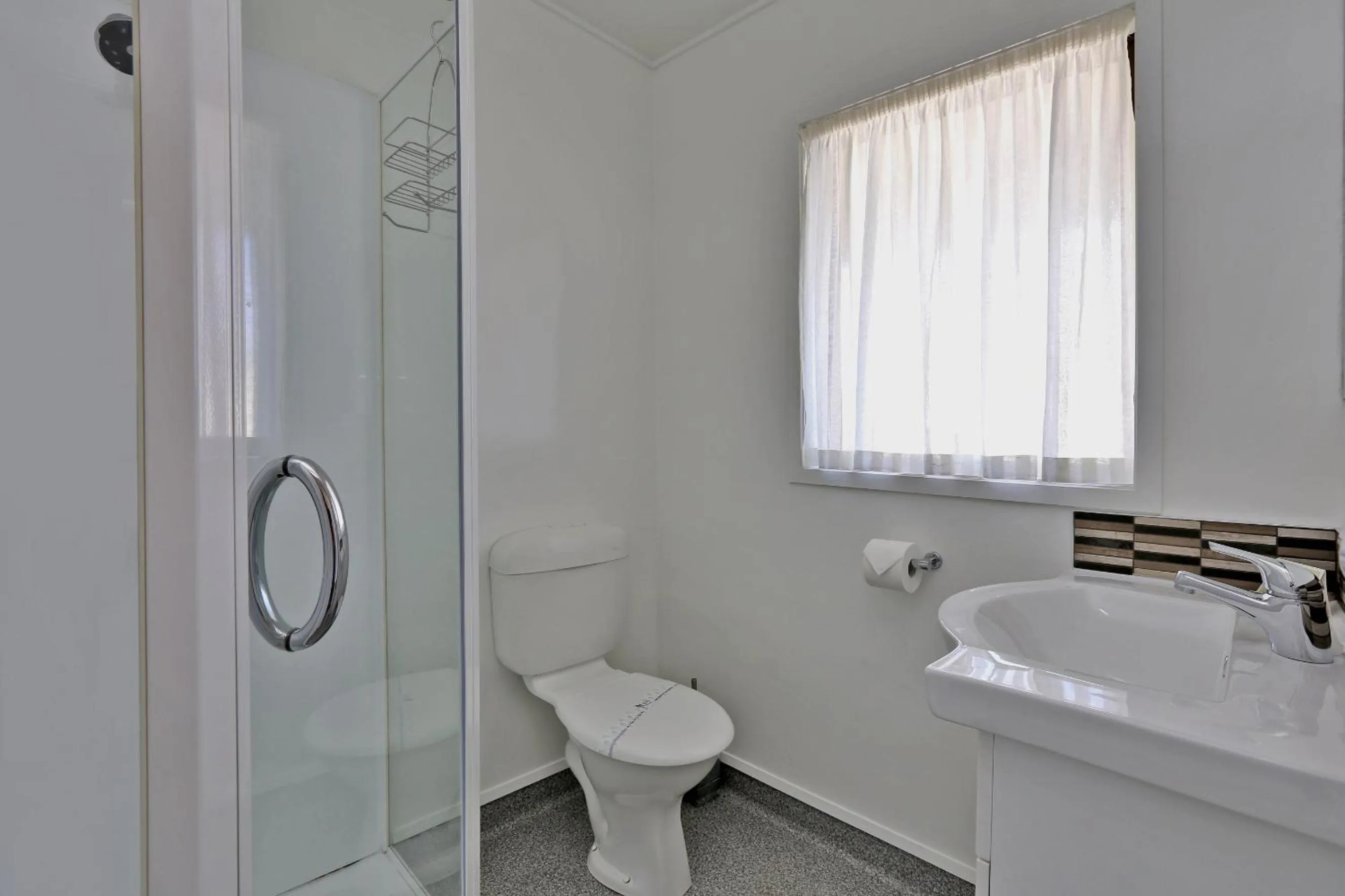 Shower in Edgewater Motor Lodge