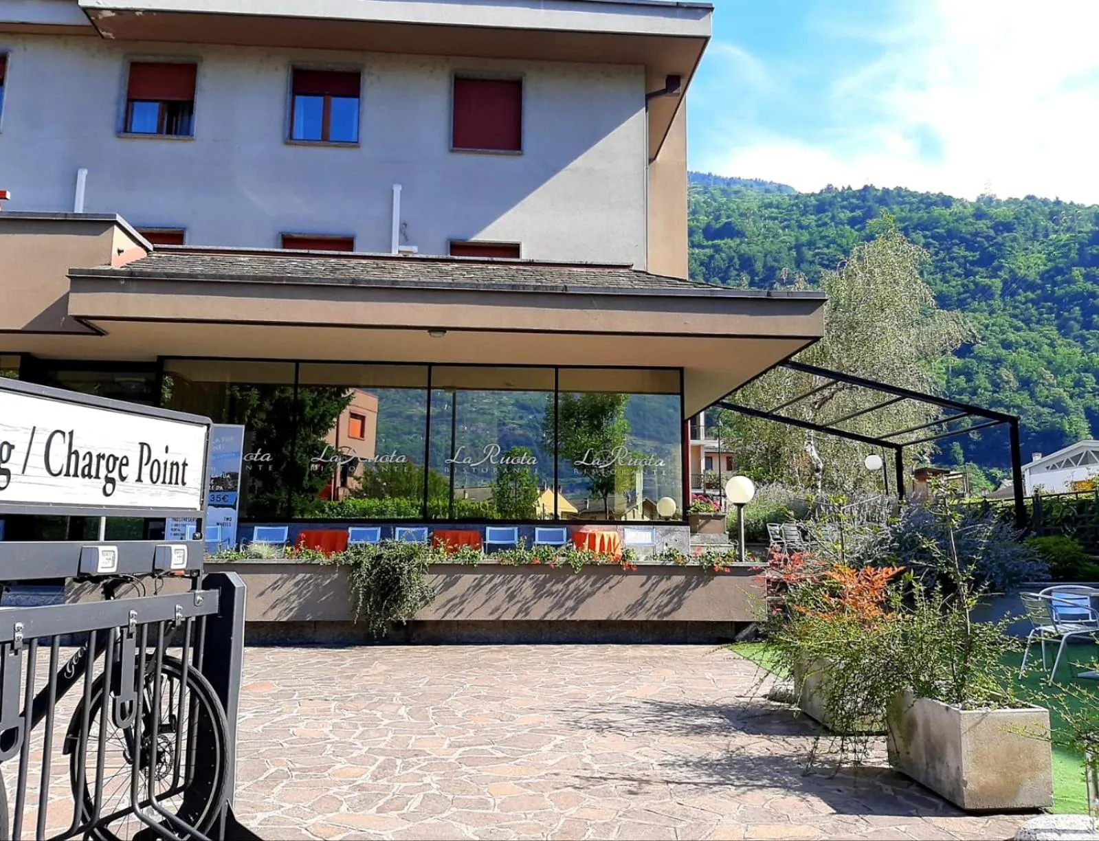 Facade/entrance in La Ruota