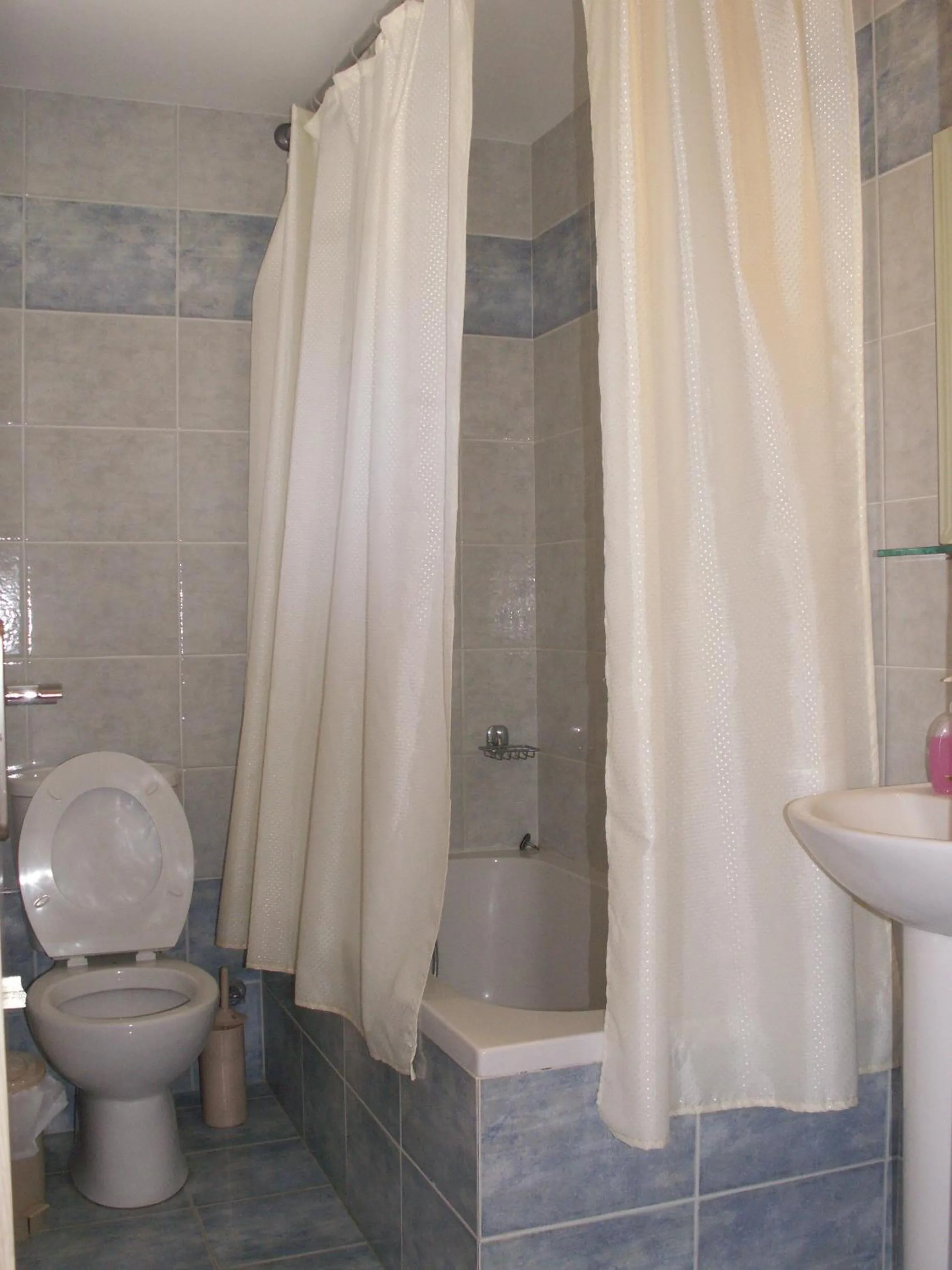 Bathroom in Kastro Beach Hotel