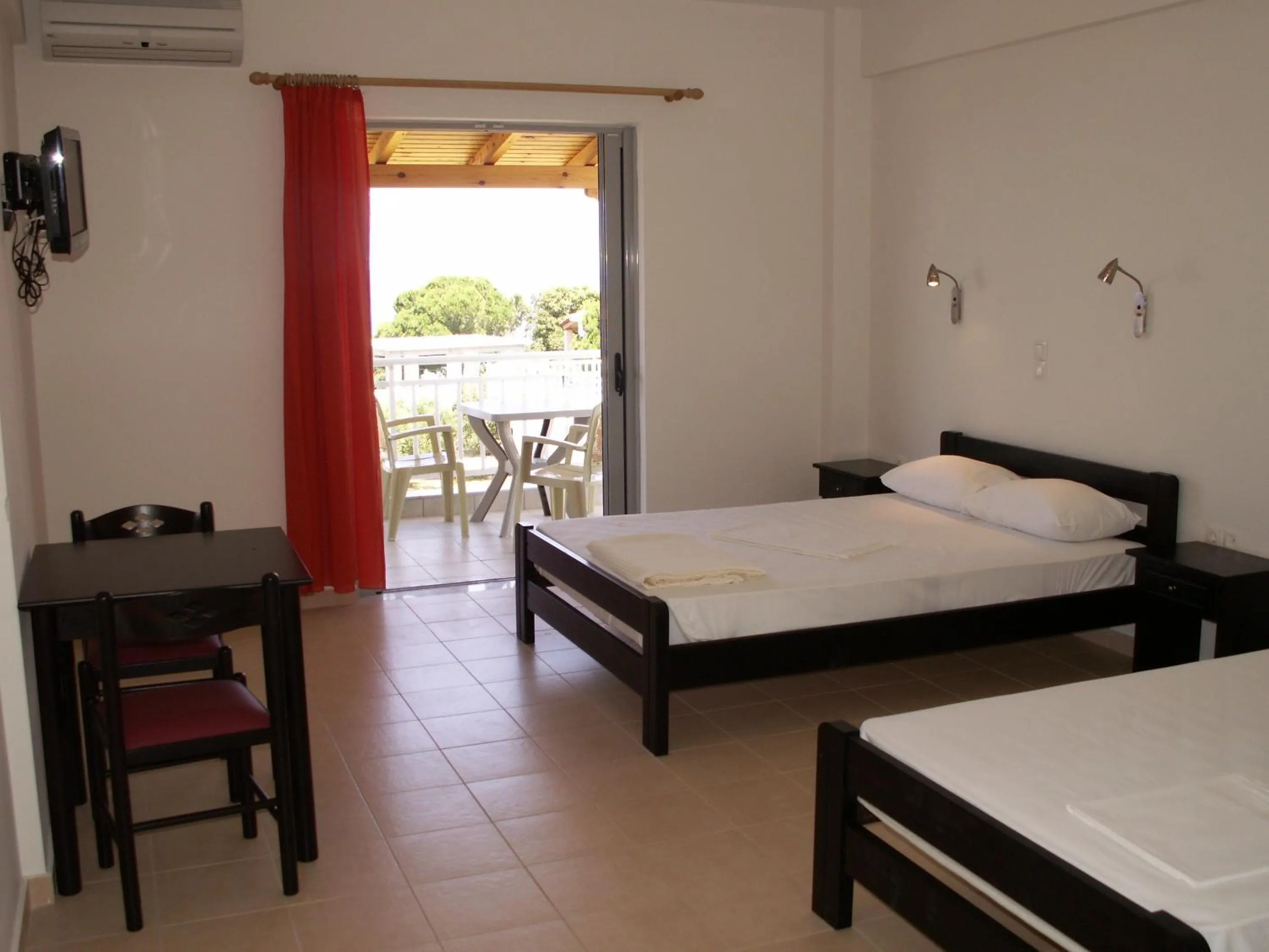 Photo of the whole room, Bed in Kastro Beach Hotel