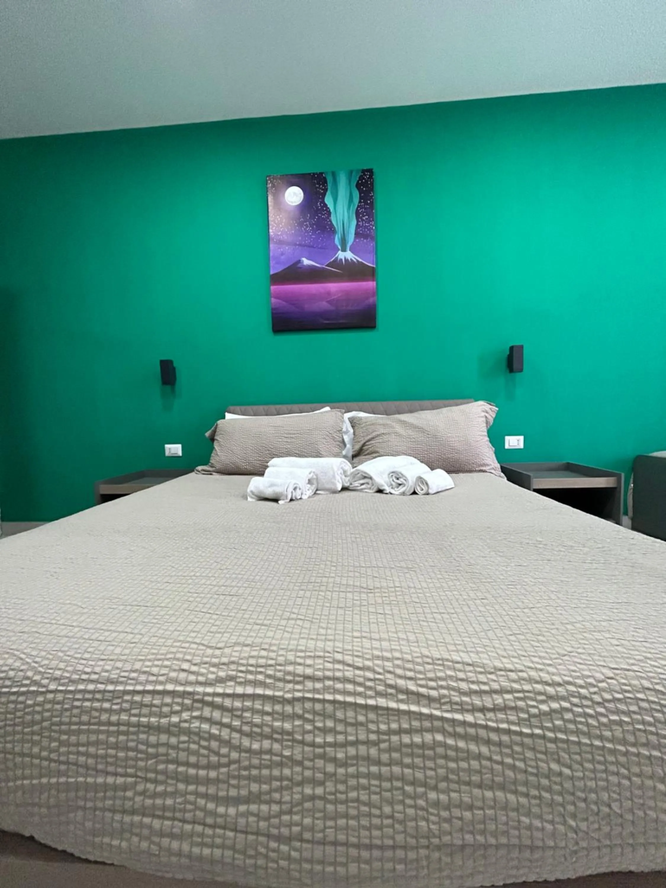 Bed in 2Naples Rooms