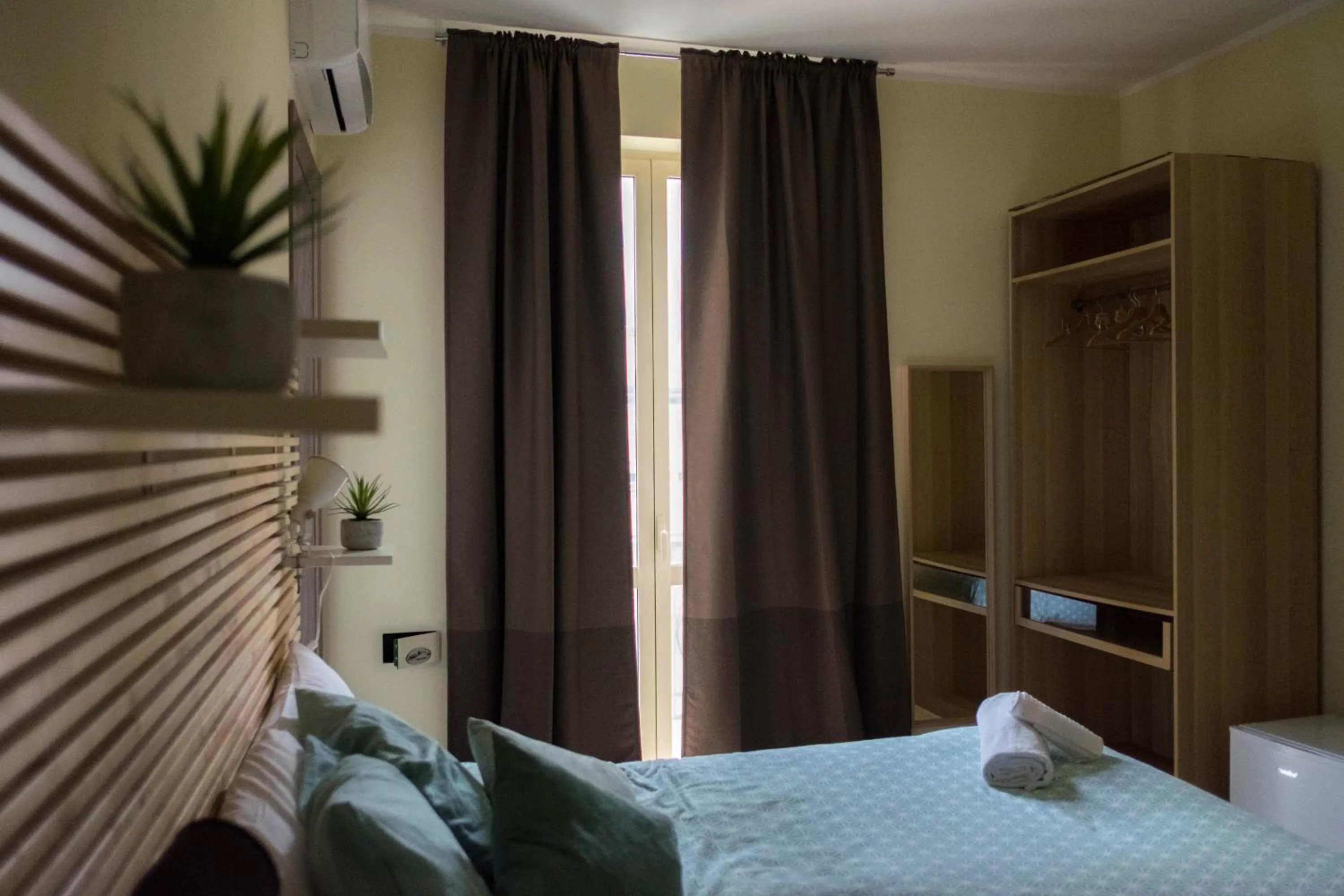 Bed in 2Naples Rooms