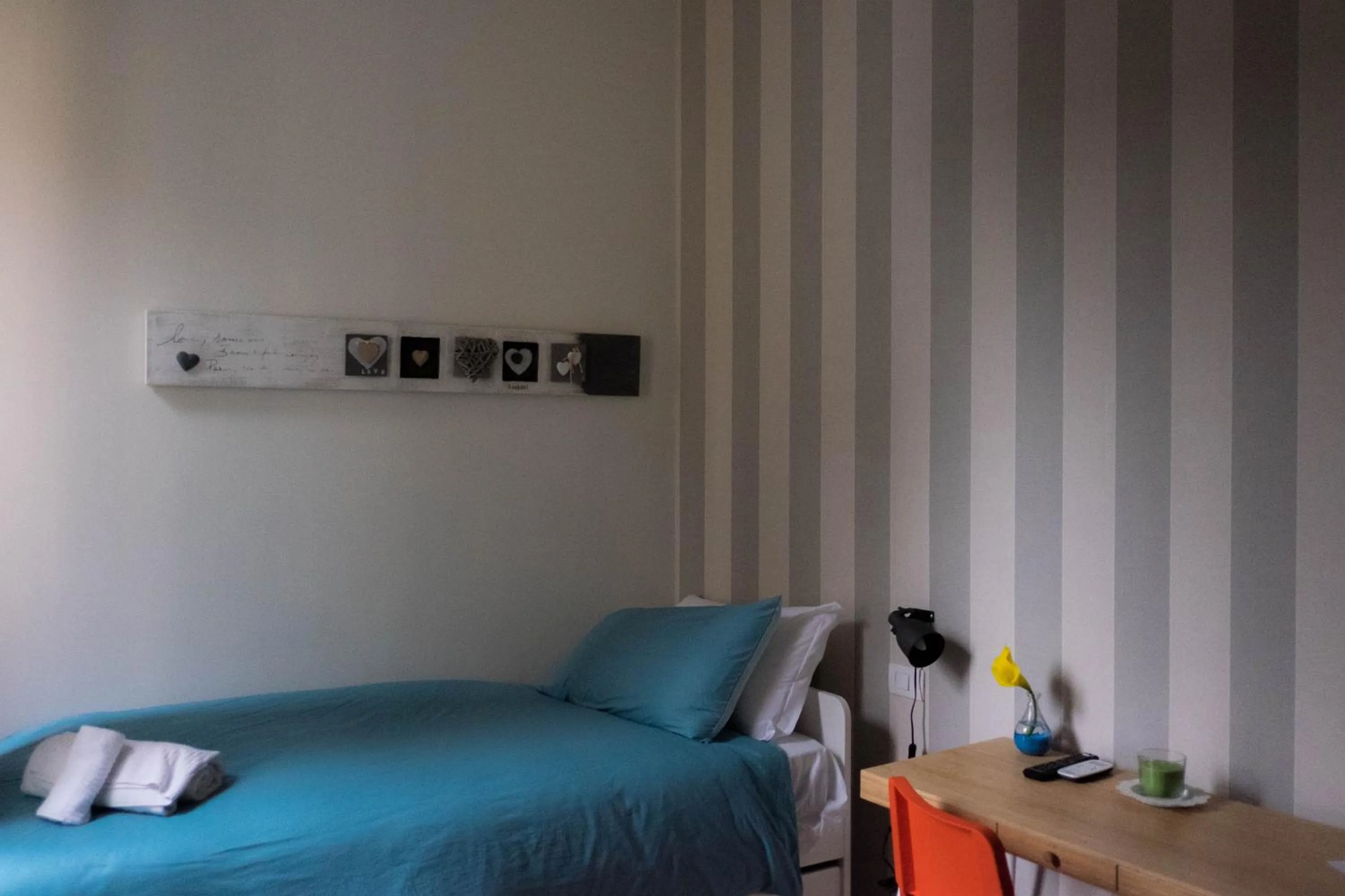 Bed in 2Naples Rooms