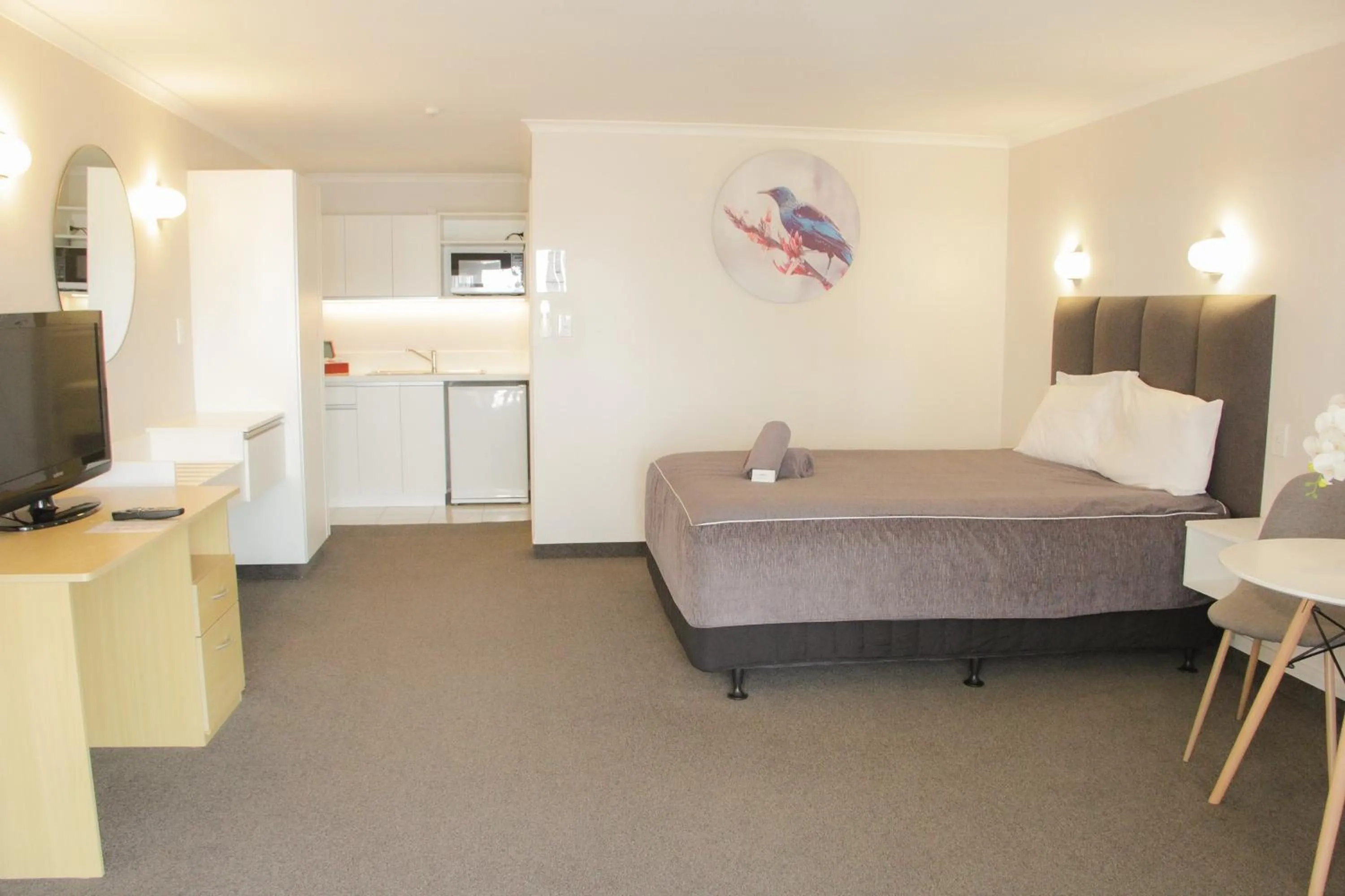 Bed in Anchorage Motor Lodge