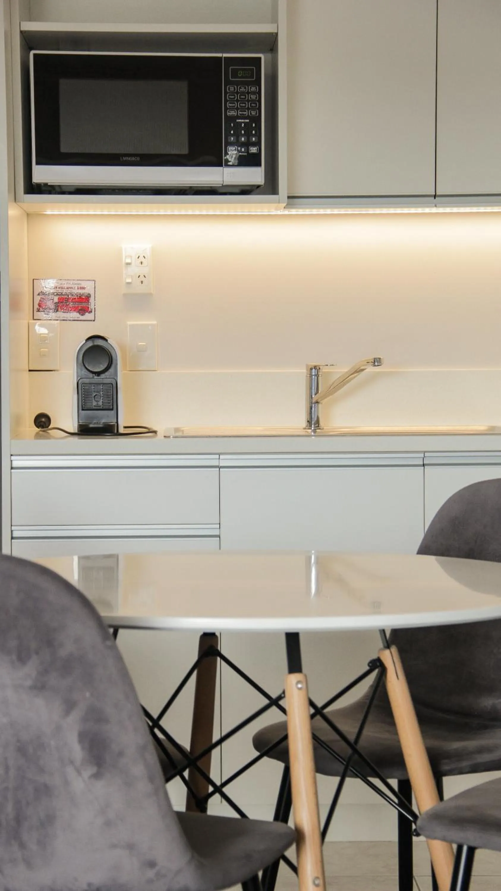 Dining area in Anchorage Motor Lodge