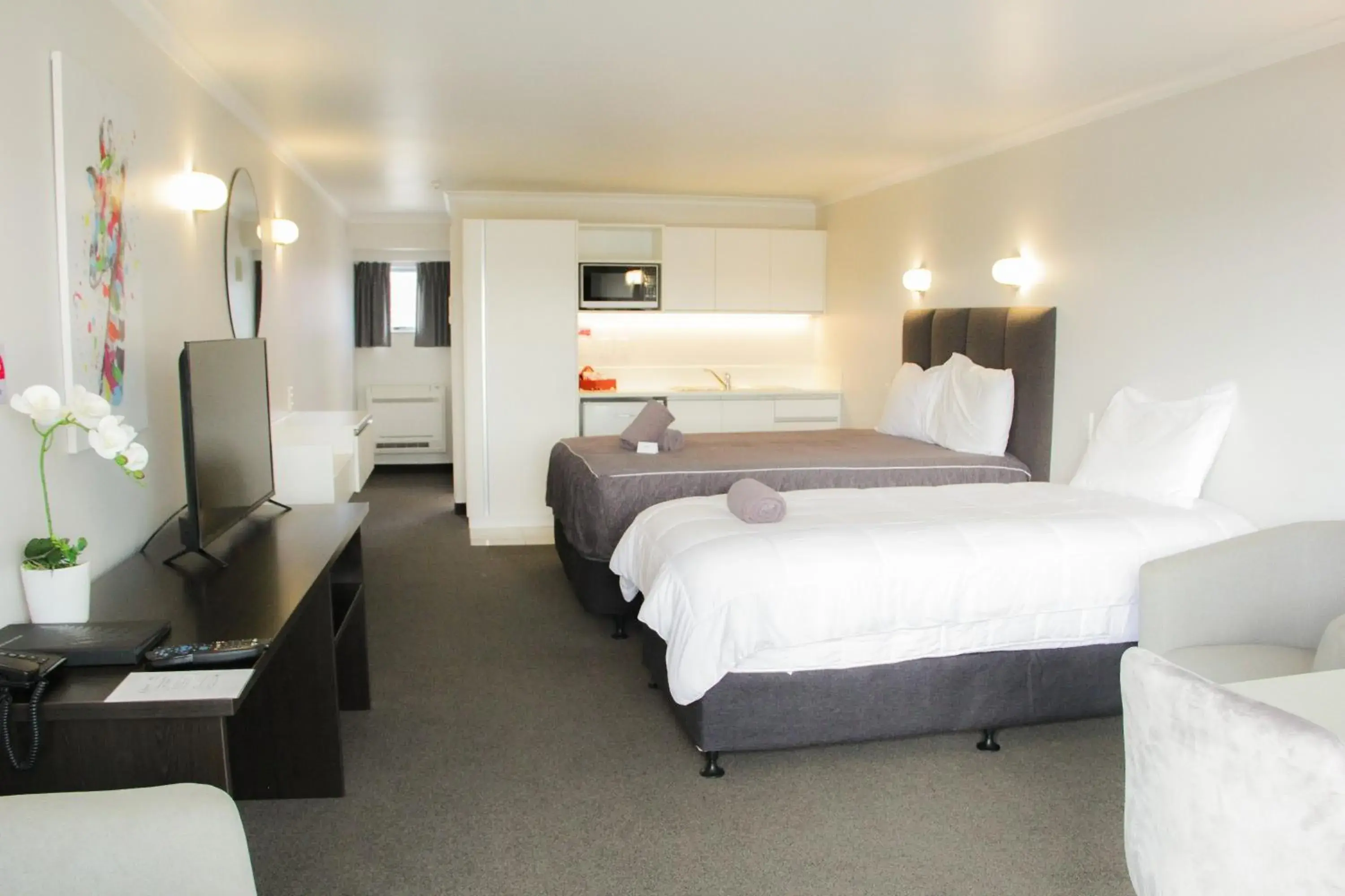 Twin Studio with Spa Bath in Anchorage Motor Lodge Twin Studio with Spa Bath in Anchorage Motor Lodge