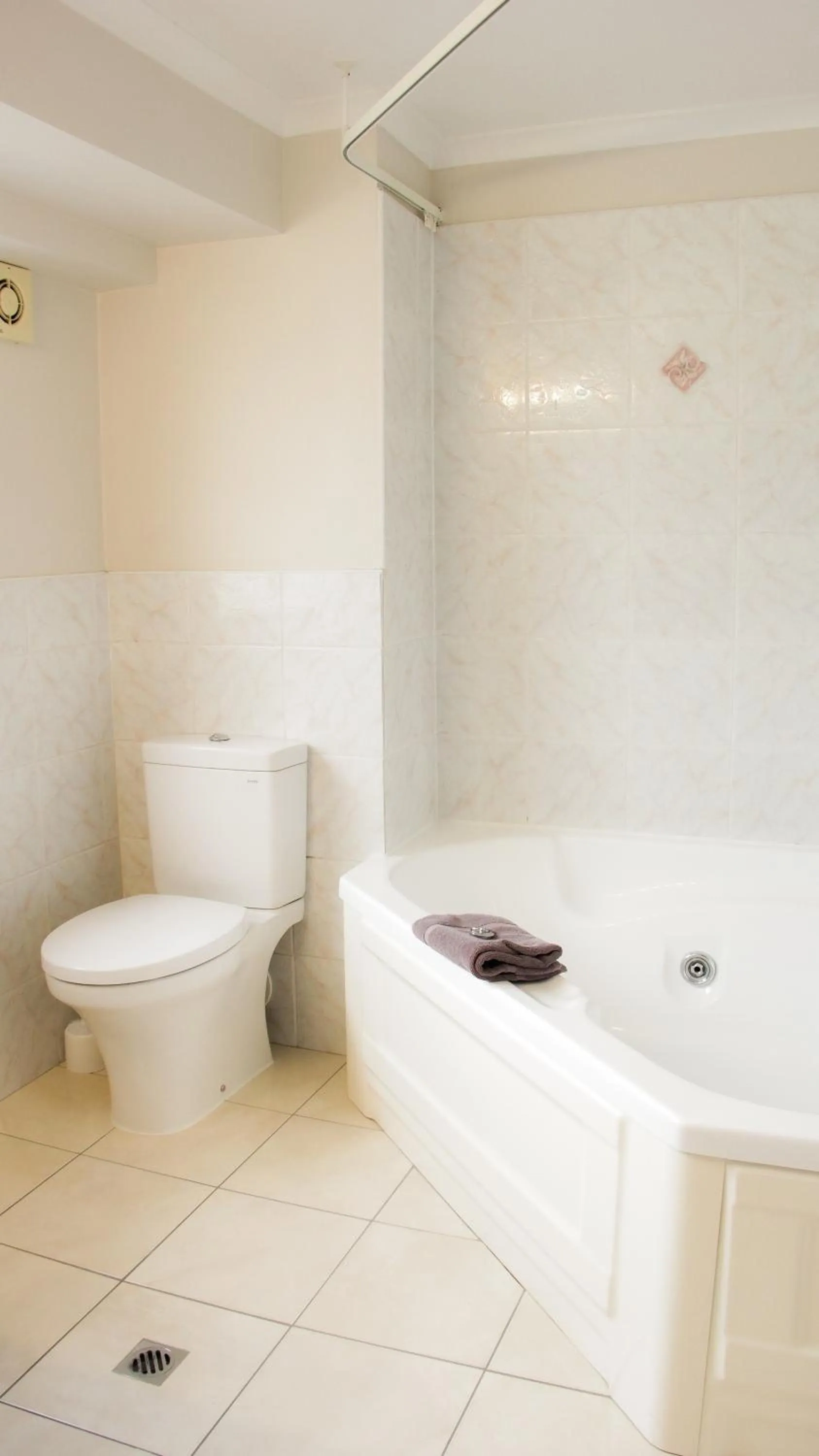 Bathroom in Anchorage Motor Lodge