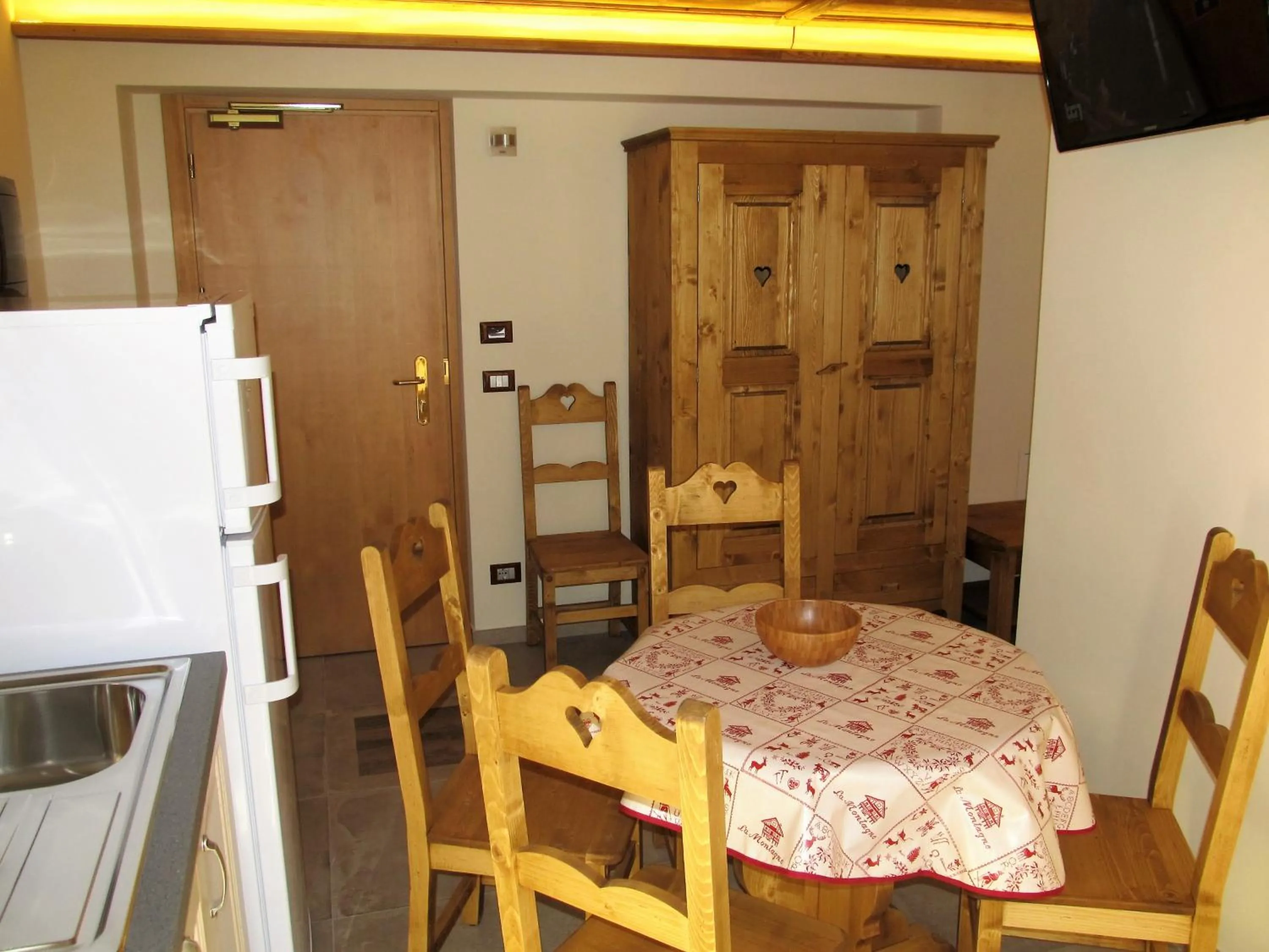 Kitchen or kitchenette in Miramonti