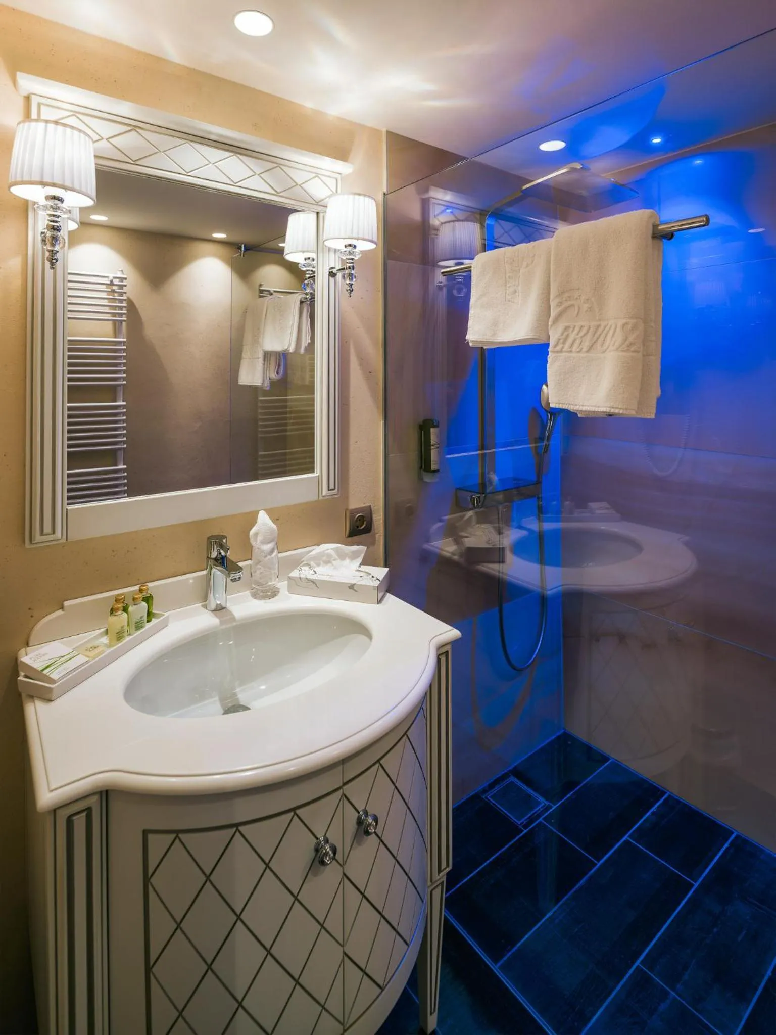 Bathroom in Wellnesshotel Cervosa