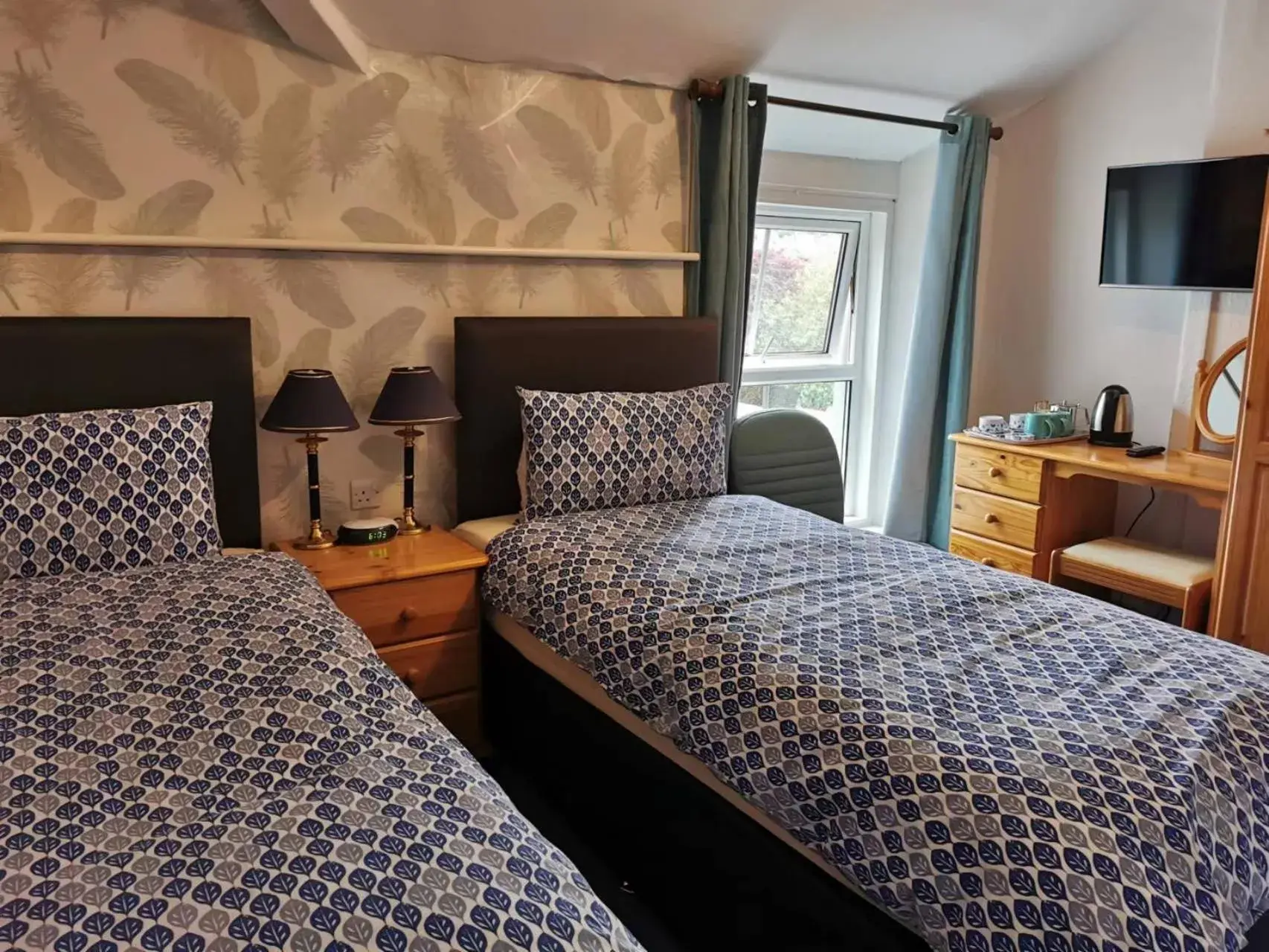 Twin Room with Bathroom in Athol Park Guest House Twin Room with Bathroom in Athol Park Guest House
