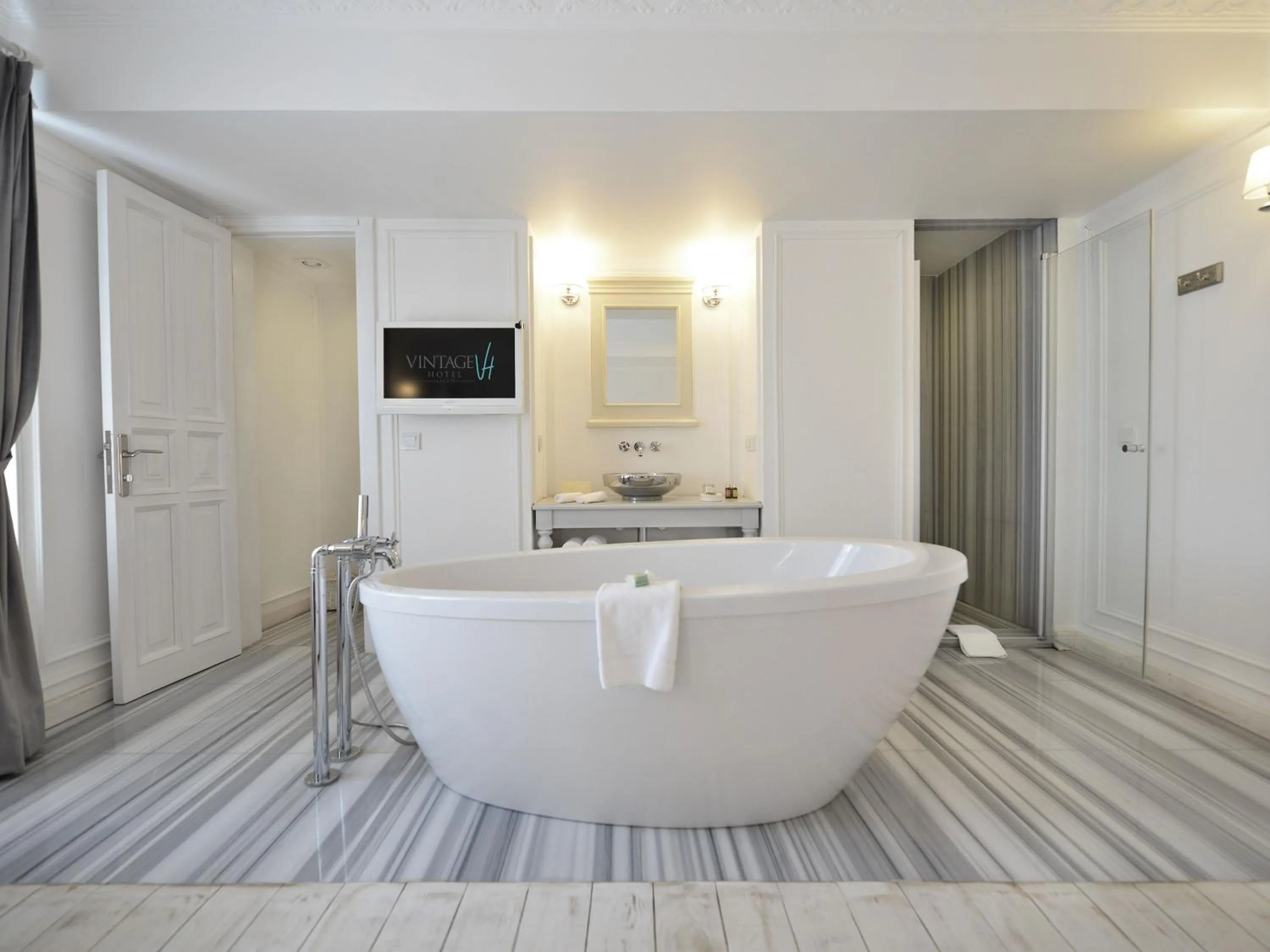 Shower in Vintage Alacati