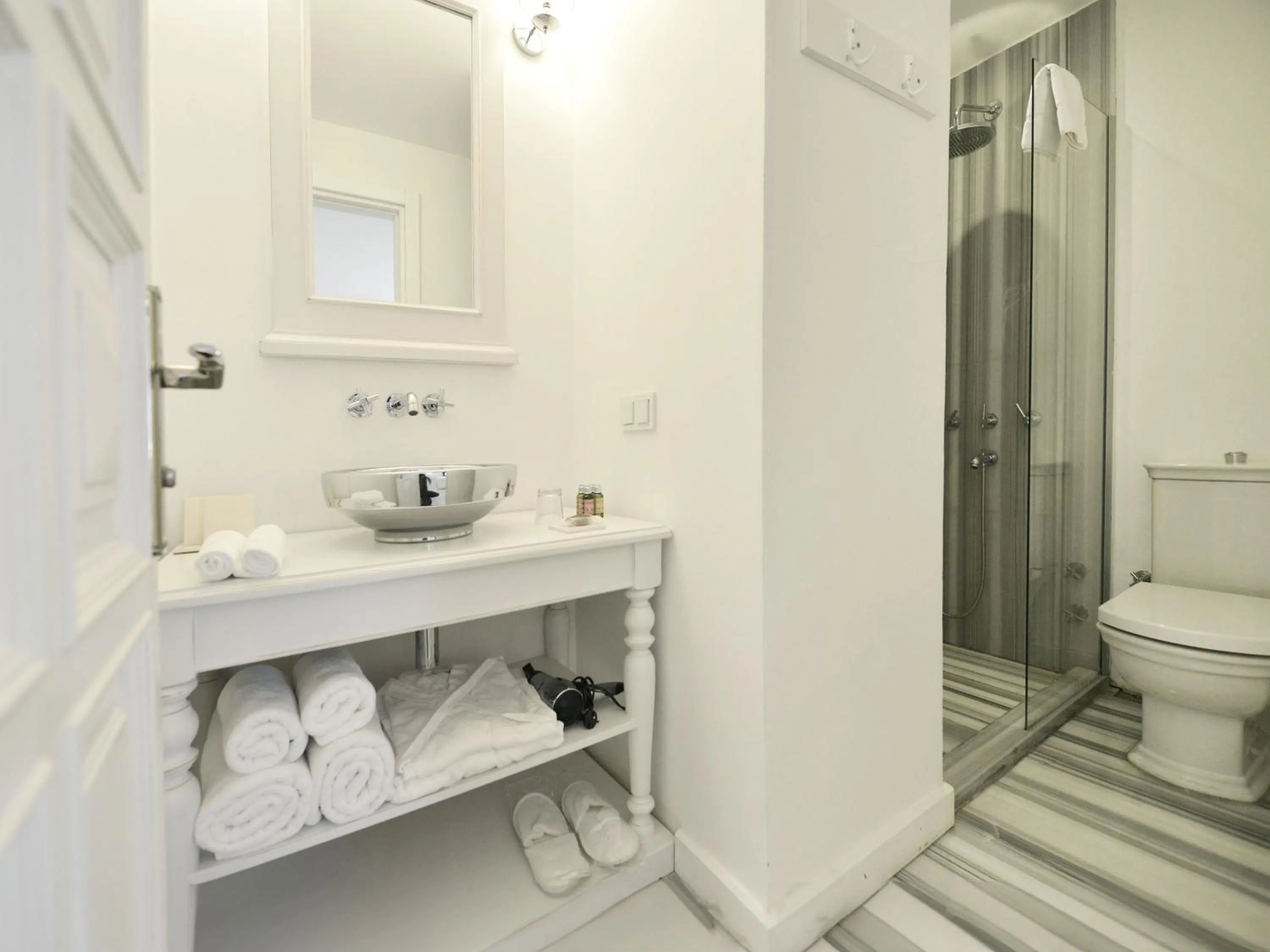 Shower in Vintage Alacati