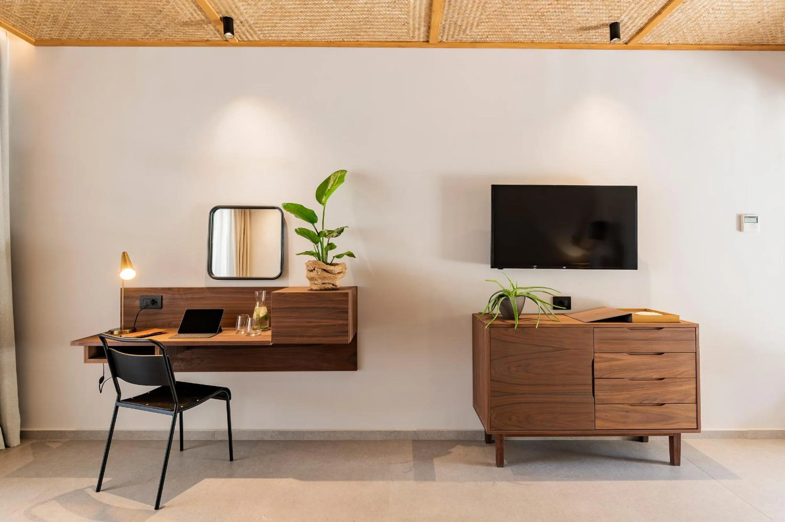 Area and facilities in Lindos Aqua Terra