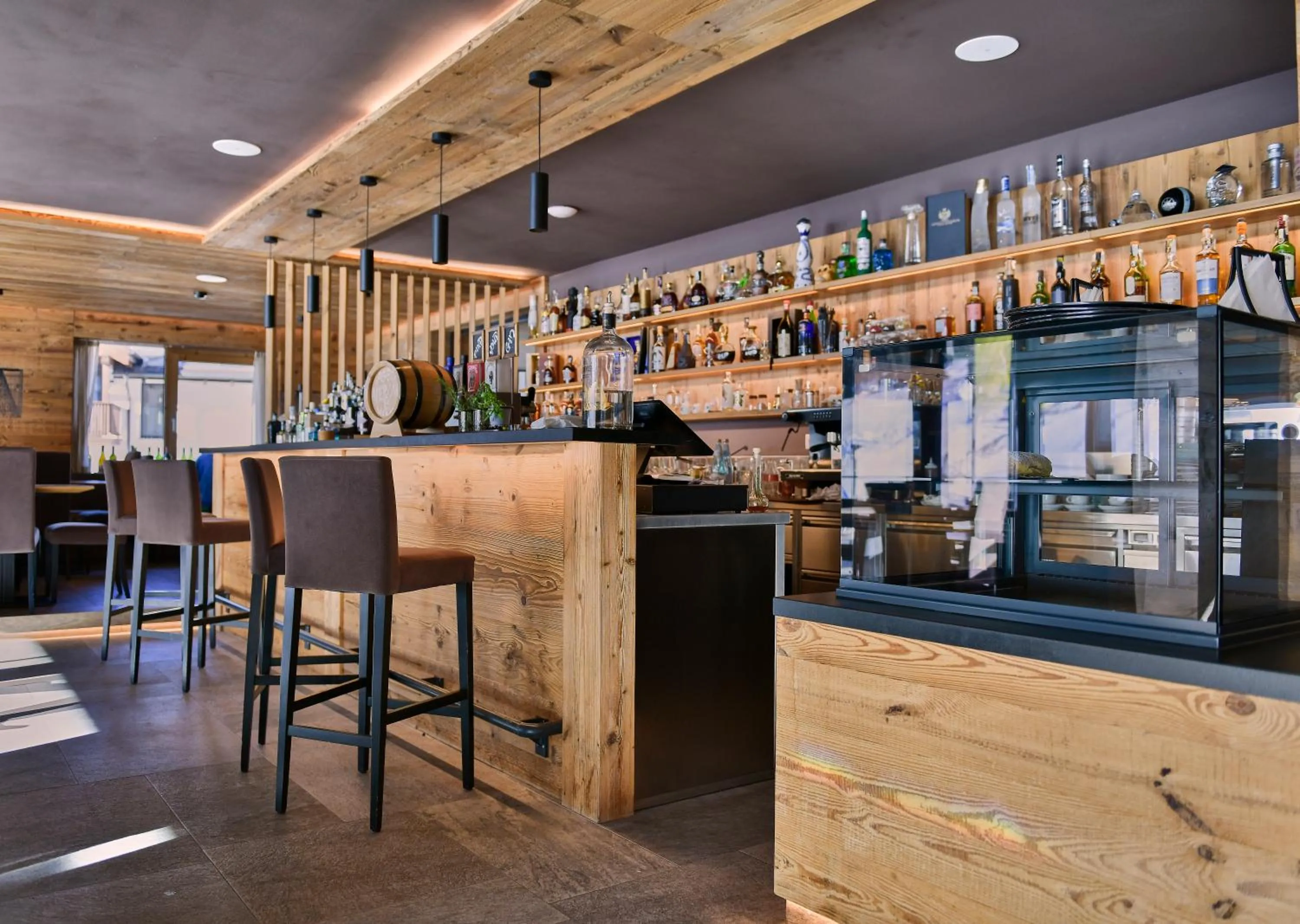 Lounge or bar in Hotel Plan de Gralba - das Berghotel