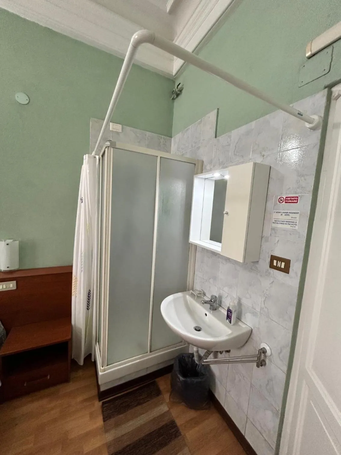 Shower in Hotel Barone