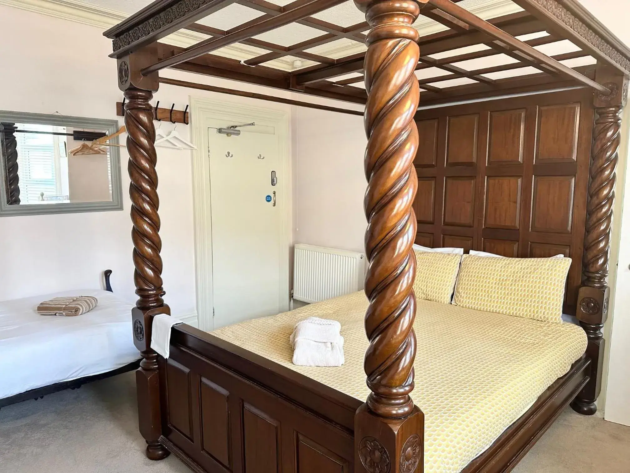 Queen Room in Boho Beach House - Beach location Queen Room in Boho Beach House - Beach location