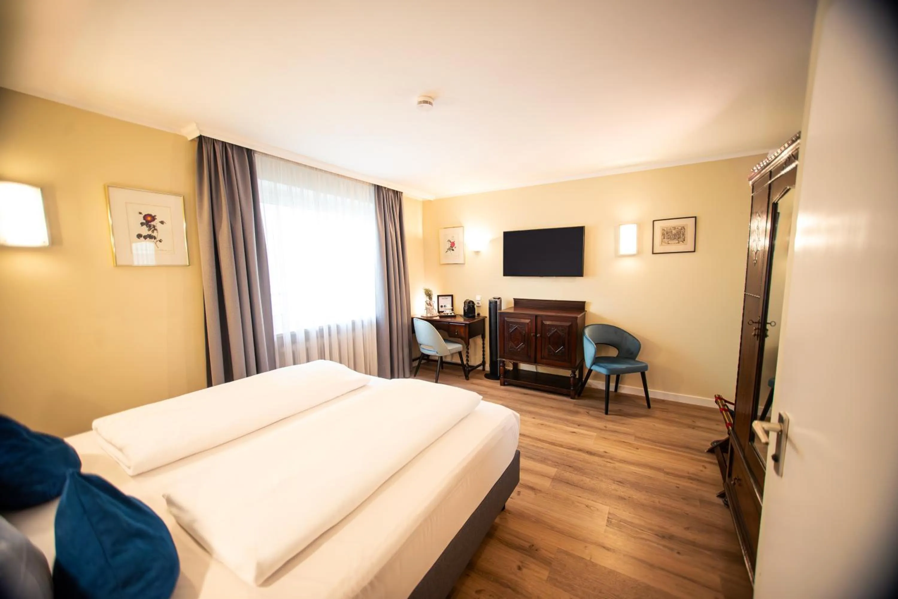 Patio, Bed in Hotel Altmünchen by Blattl