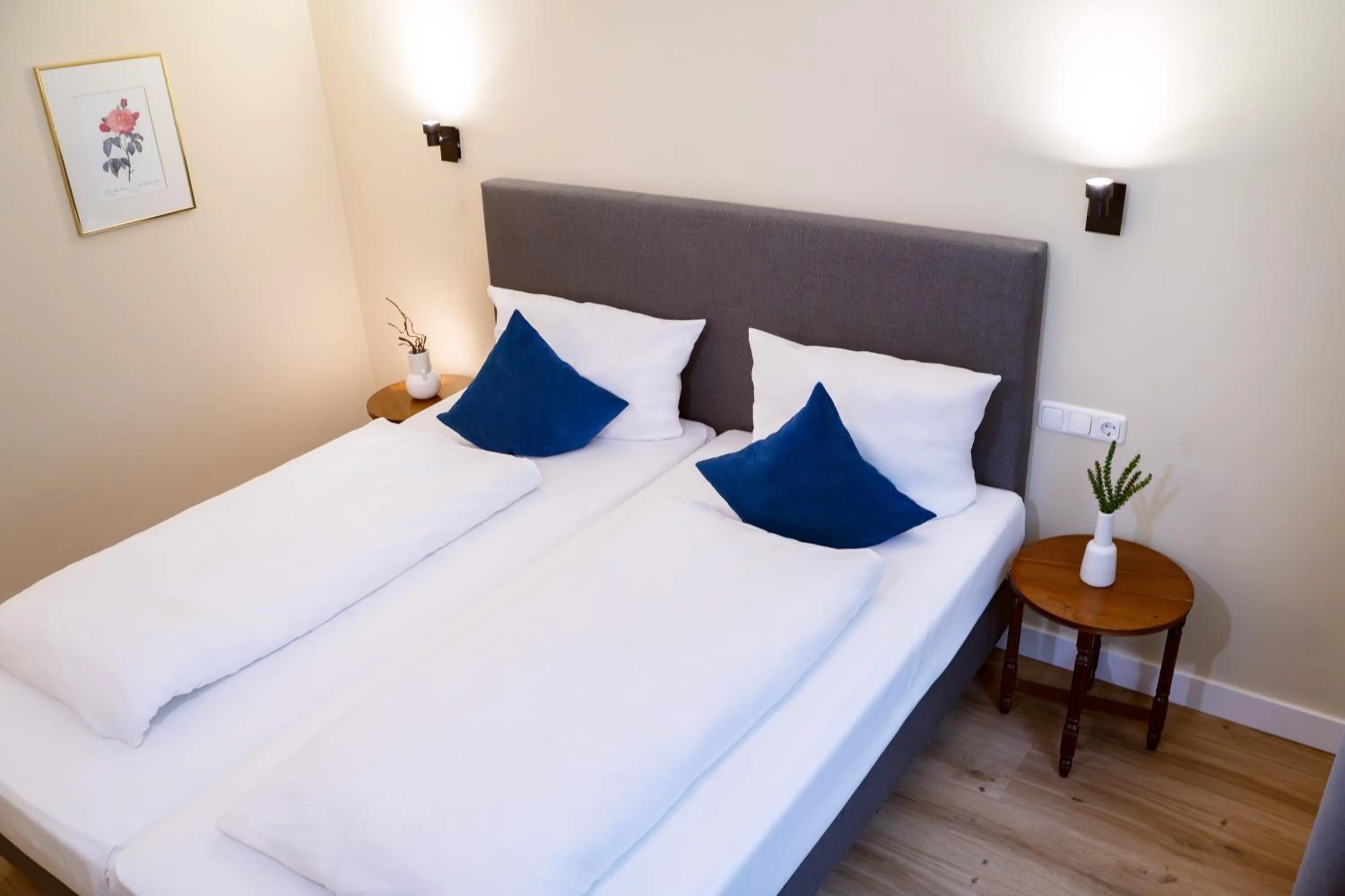 Bed in Hotel Altmünchen by Blattl