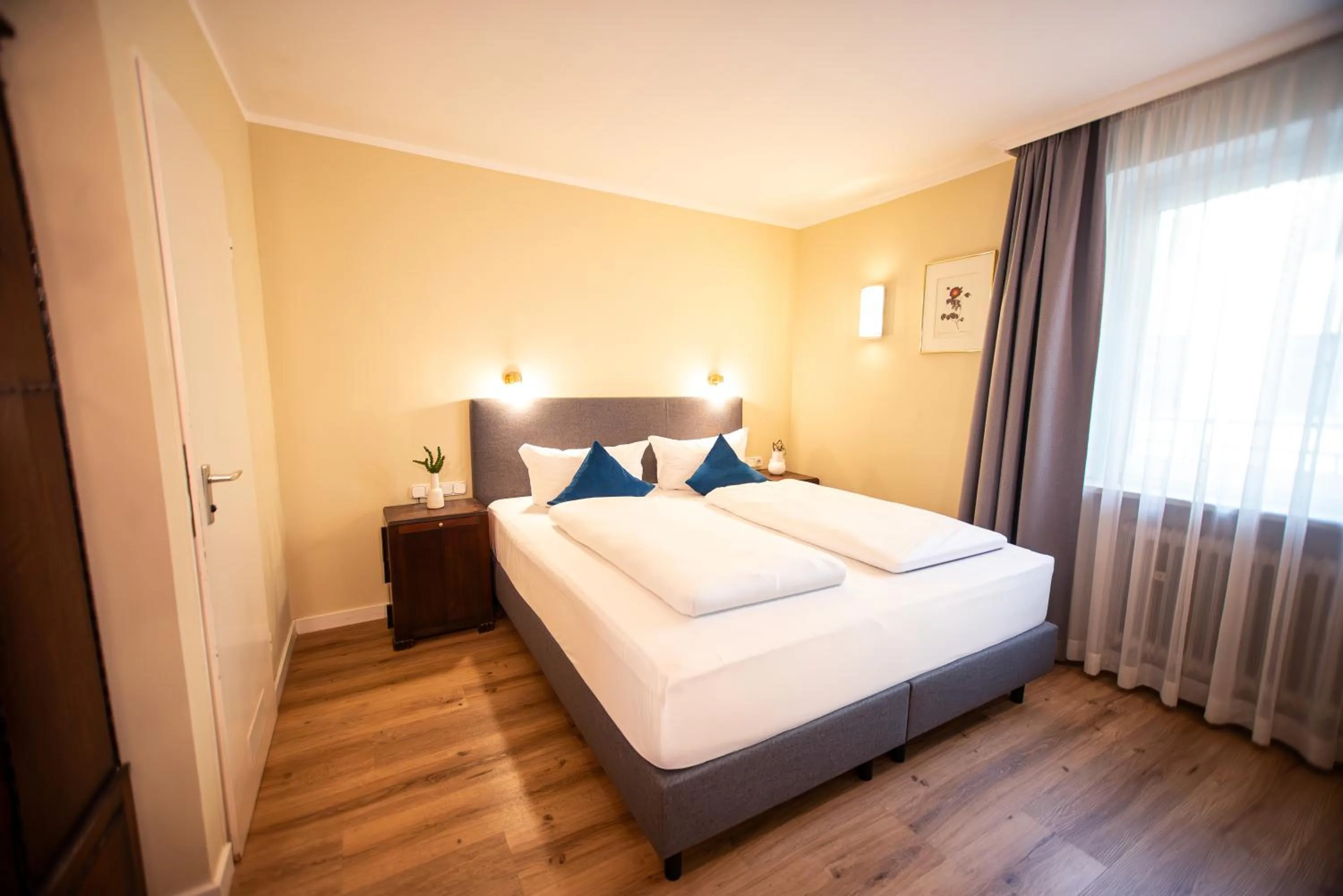 Bed in Hotel Altmünchen by Blattl