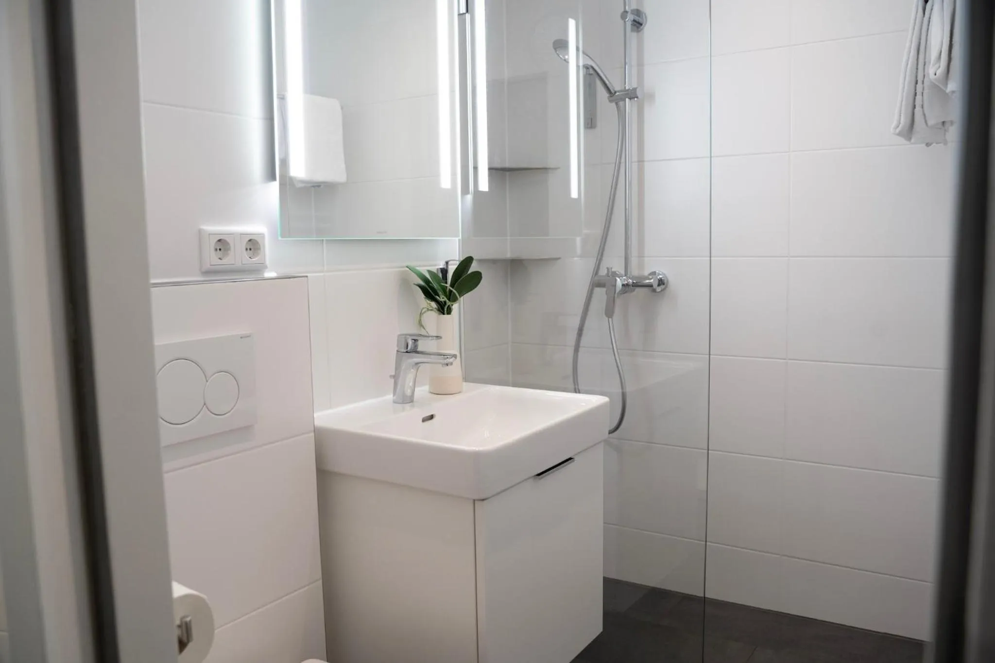 Bathroom in Hotel Altmünchen by Blattl