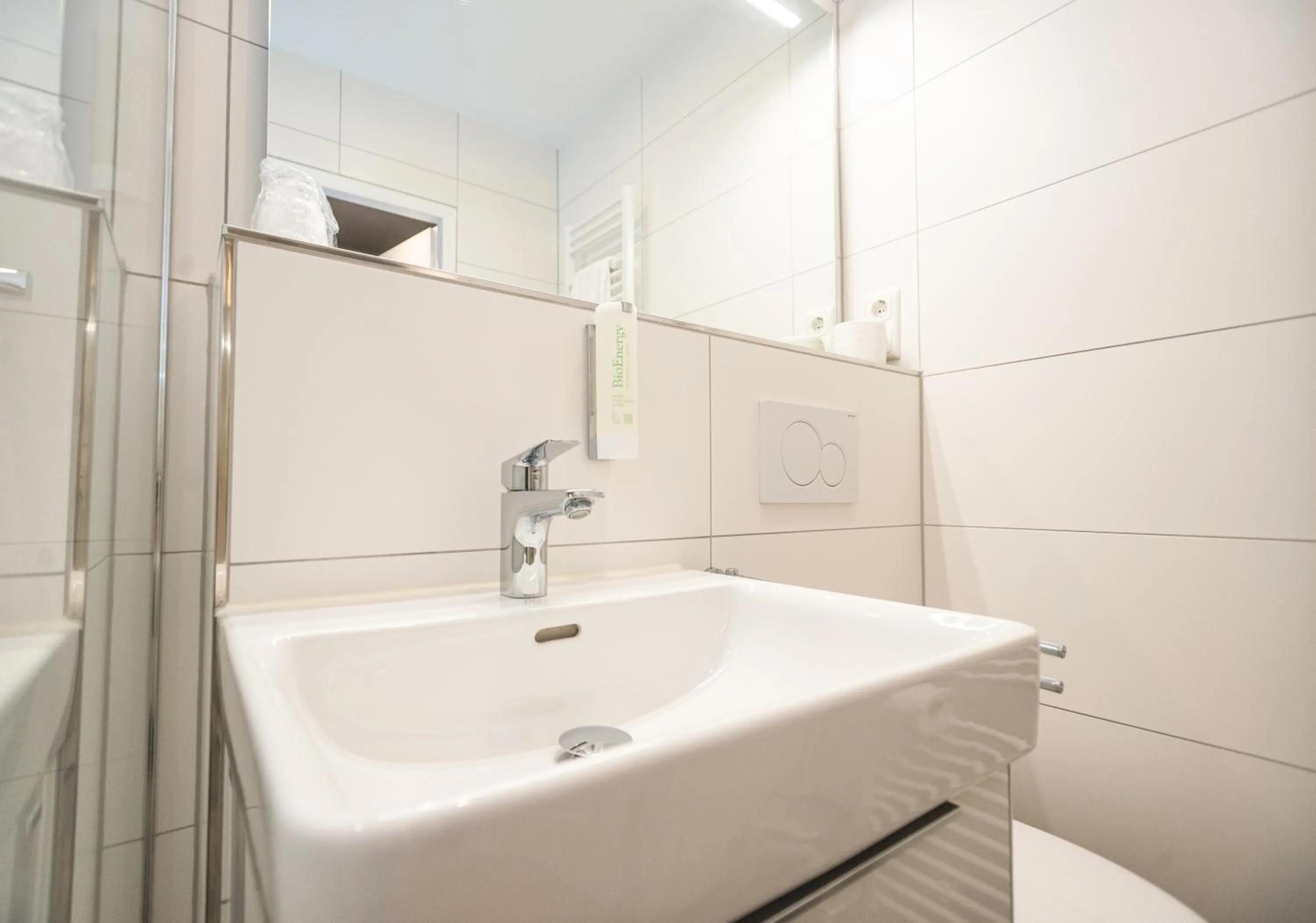 Bathroom in Hotel Altmünchen by Blattl