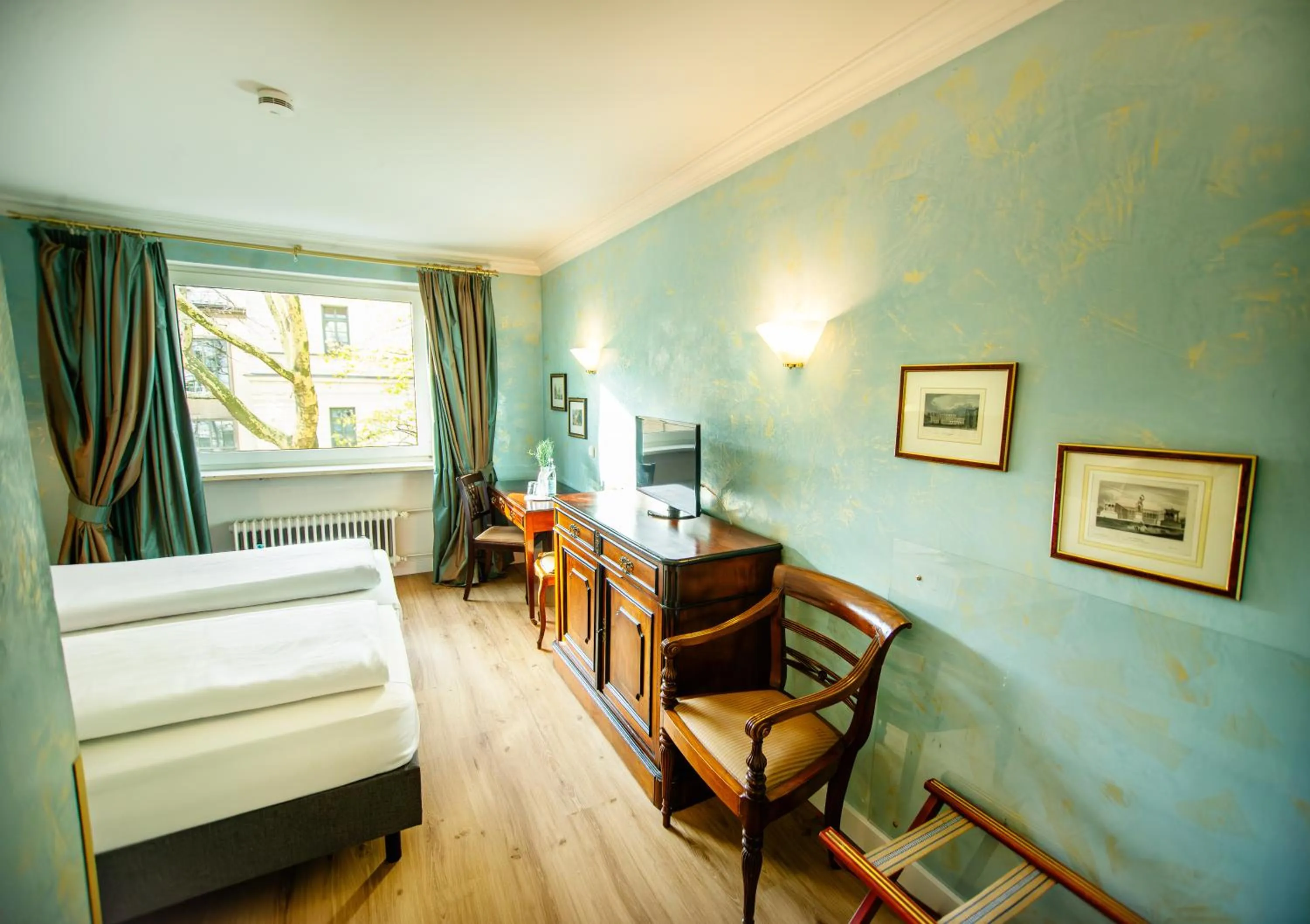 View (from property/room), Bed in Hotel Altmünchen by Blattl