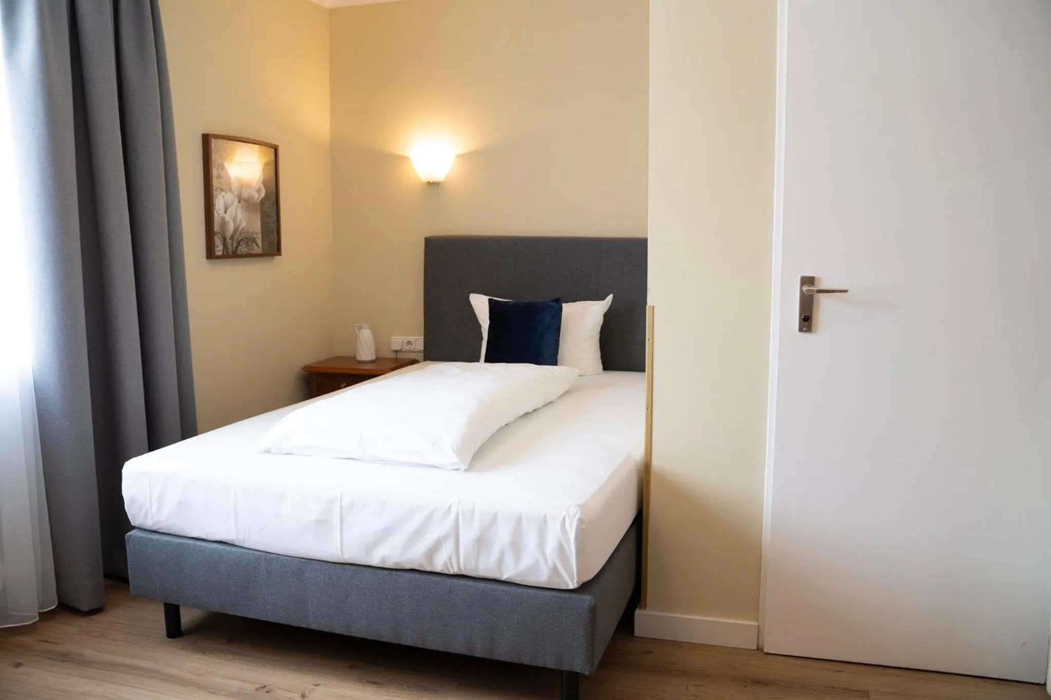 Bed in Hotel Altmünchen by Blattl