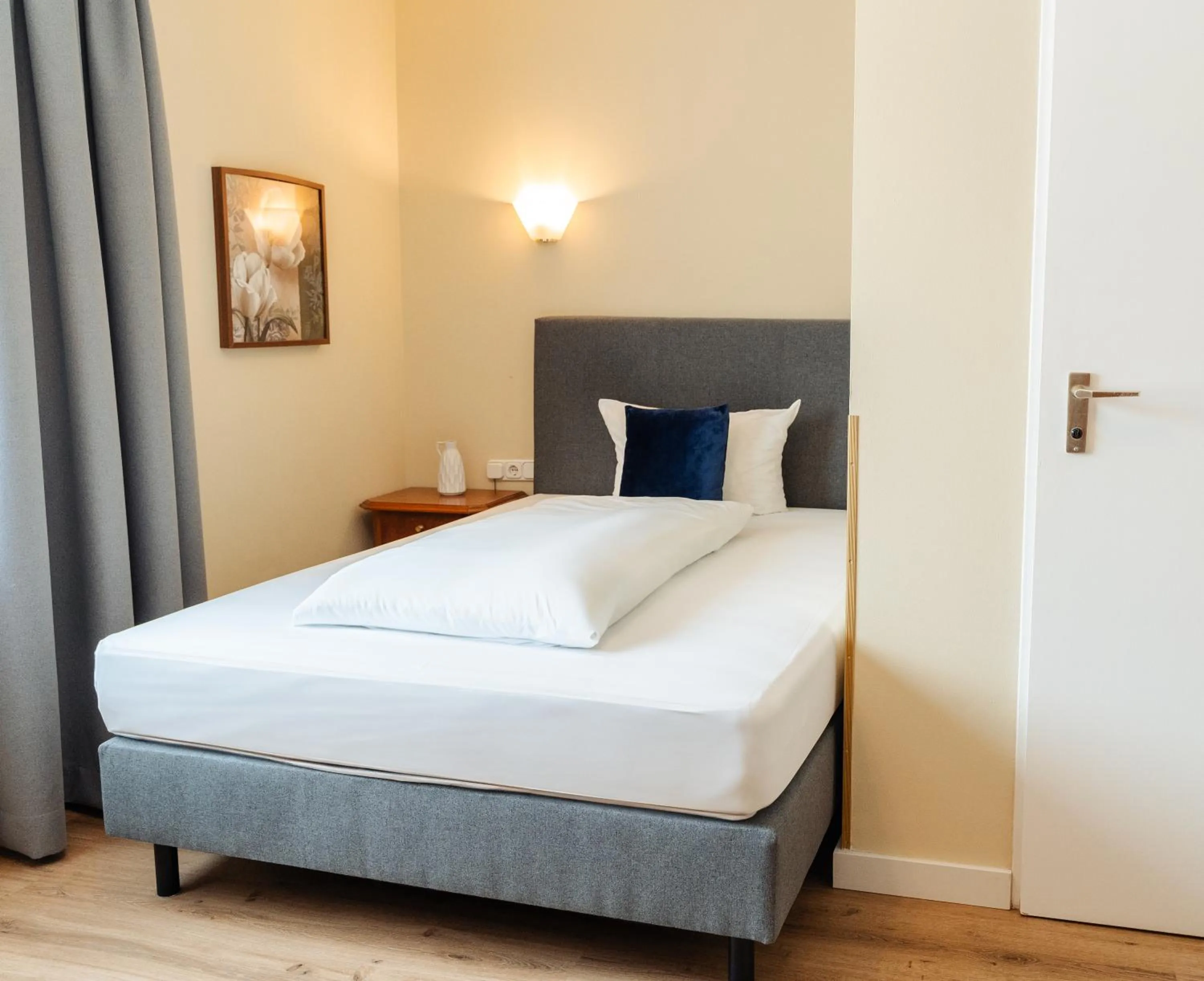 Bed in Hotel Altmünchen by Blattl