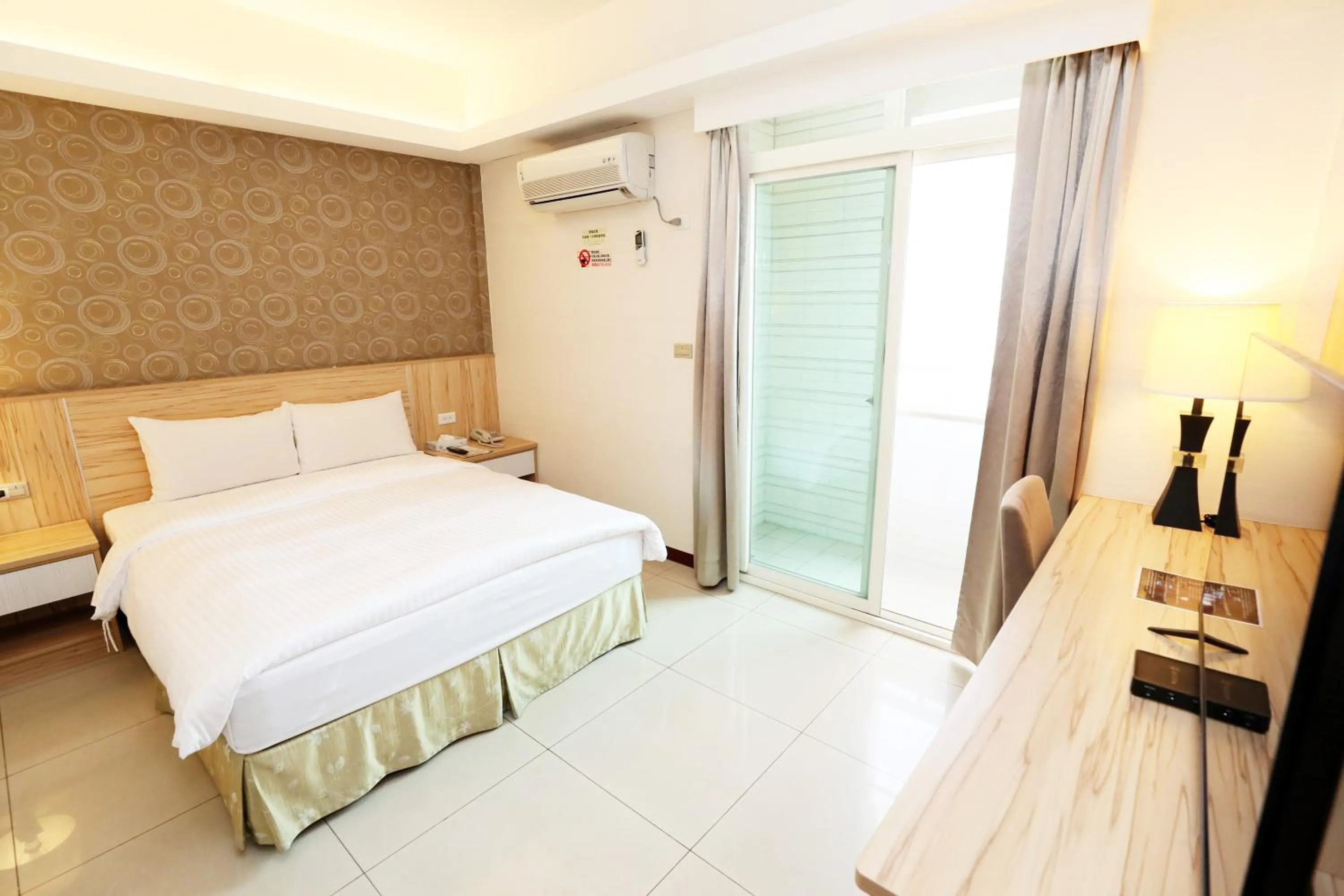 Photo of the whole room, Bed in Hoya Resort Hotel Chiayi