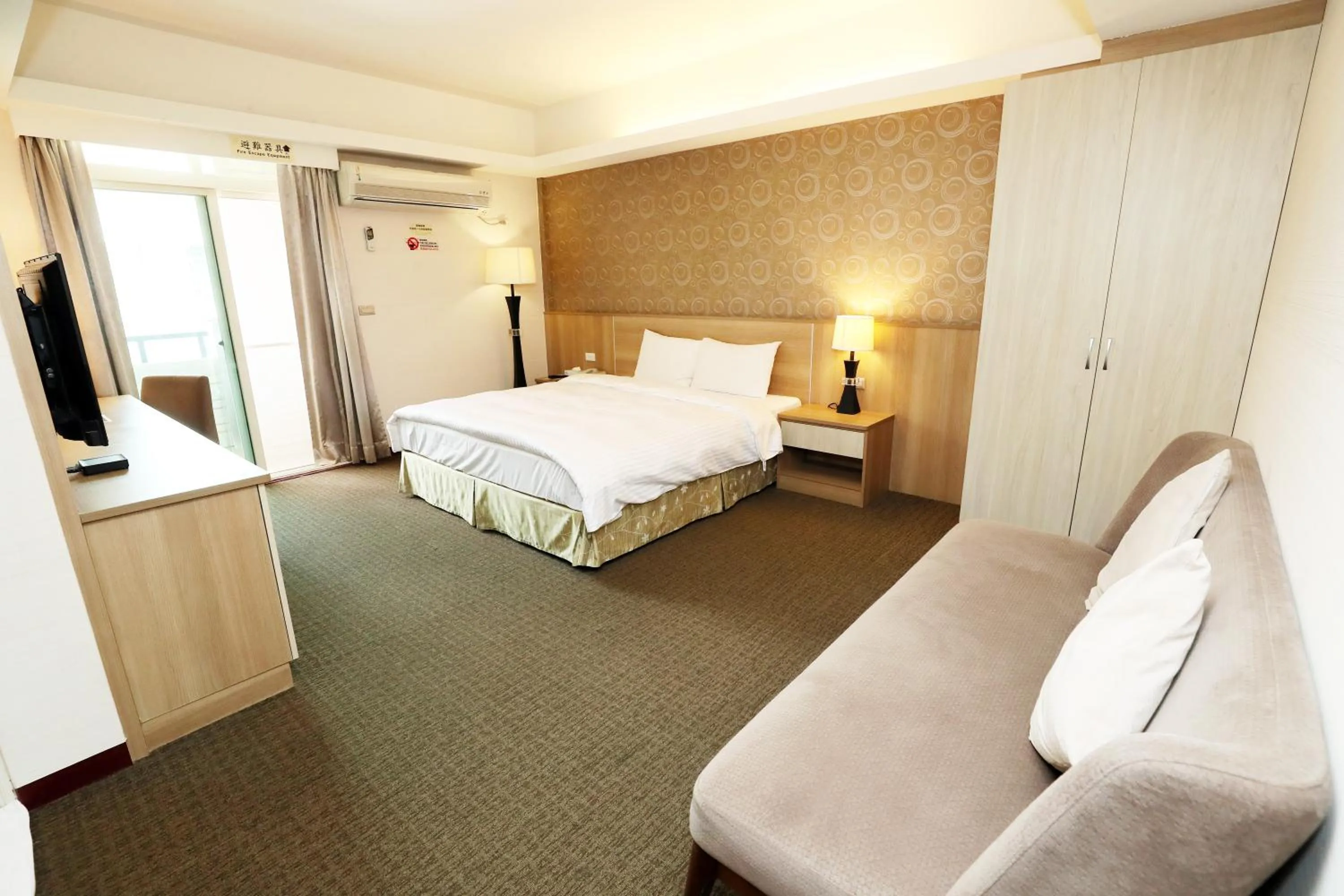 Photo of the whole room, Bed in Hoya Resort Hotel Chiayi