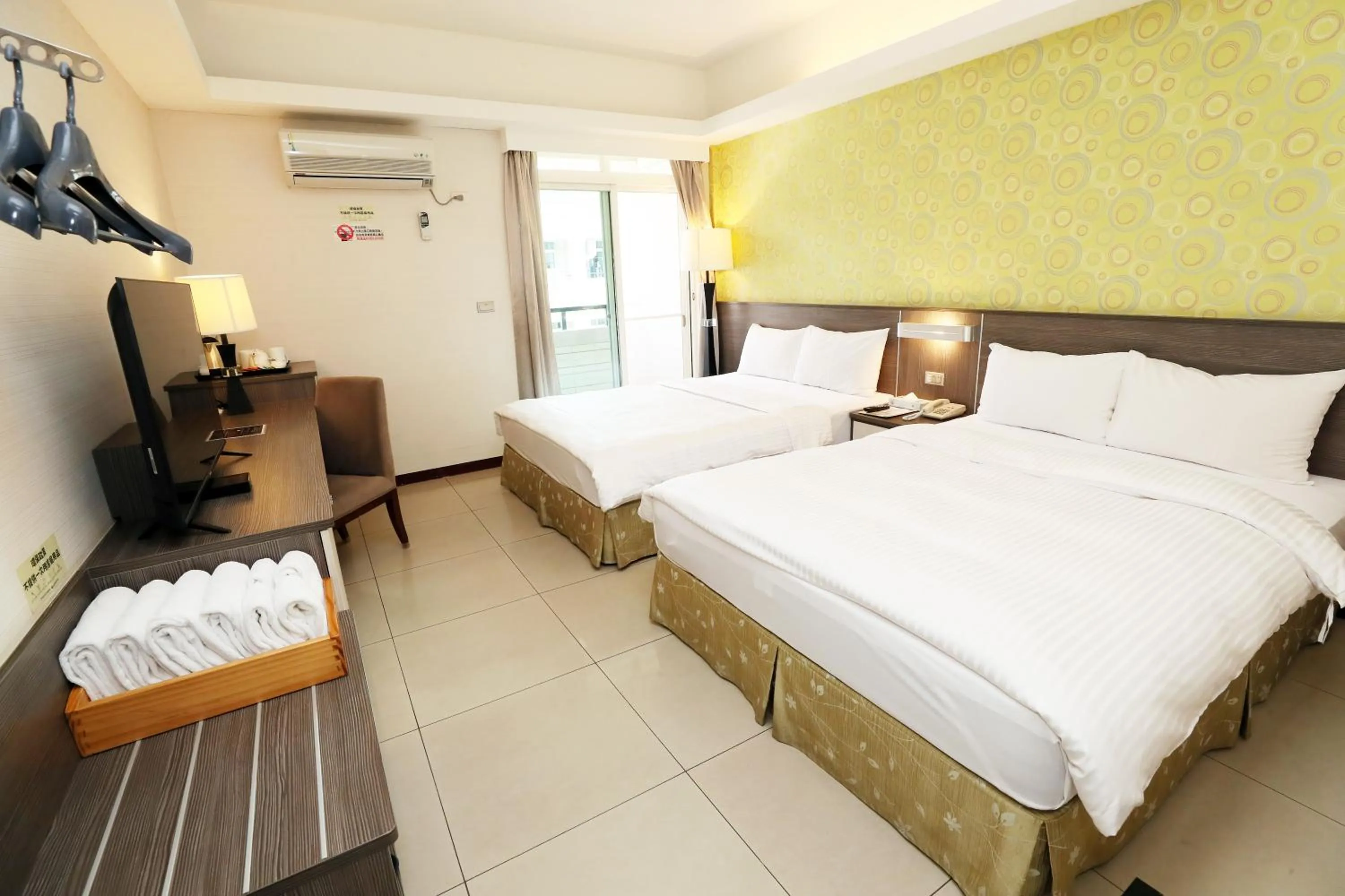 Photo of the whole room, Bed in Hoya Resort Hotel Chiayi
